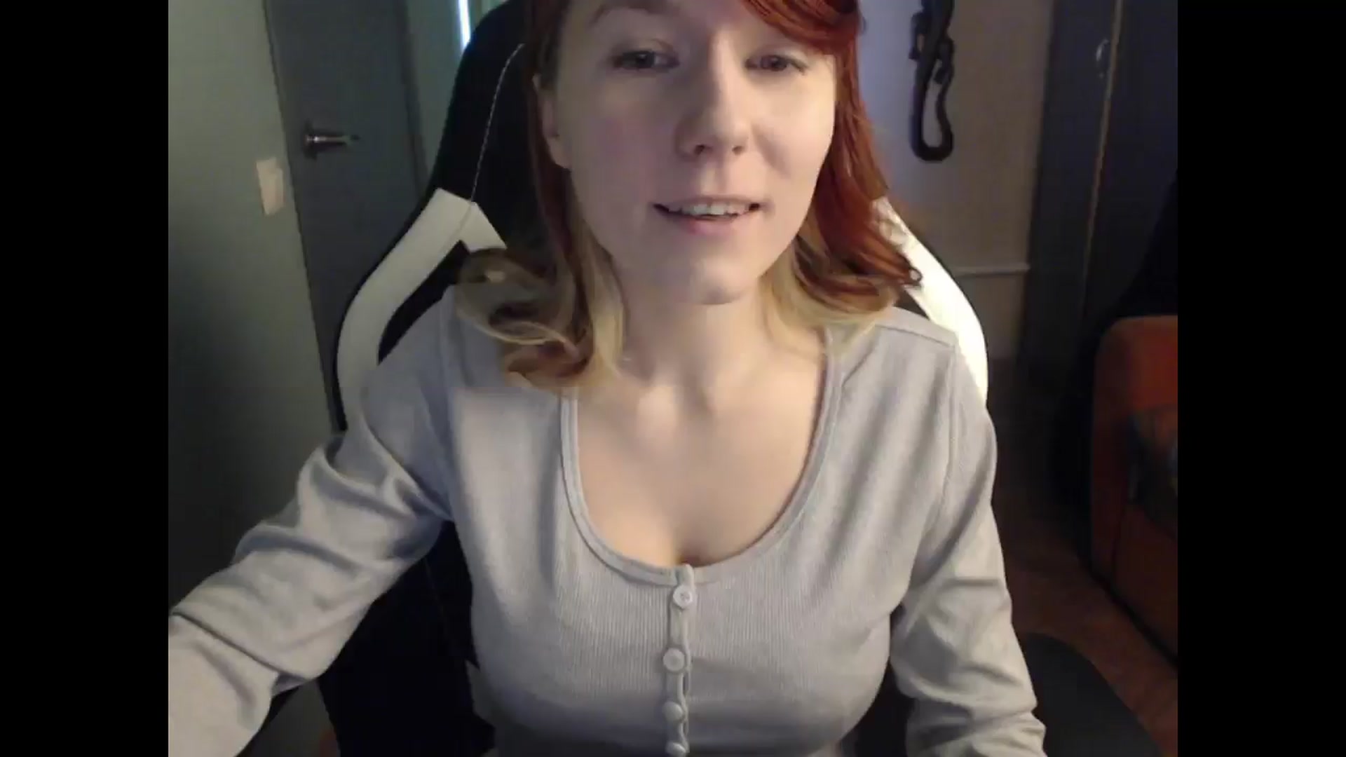 Gallery image thumbnail from NikiFoks18's myfreecams stream on, 04/28/2025, 07:22 image 13 of 20