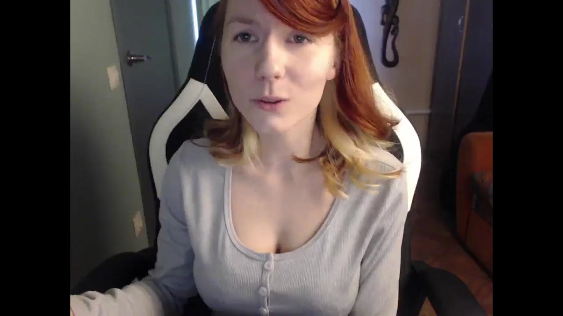 Gallery image thumbnail from NikiFoks18's myfreecams stream on, 04/28/2025, 07:22 image 5 of 20