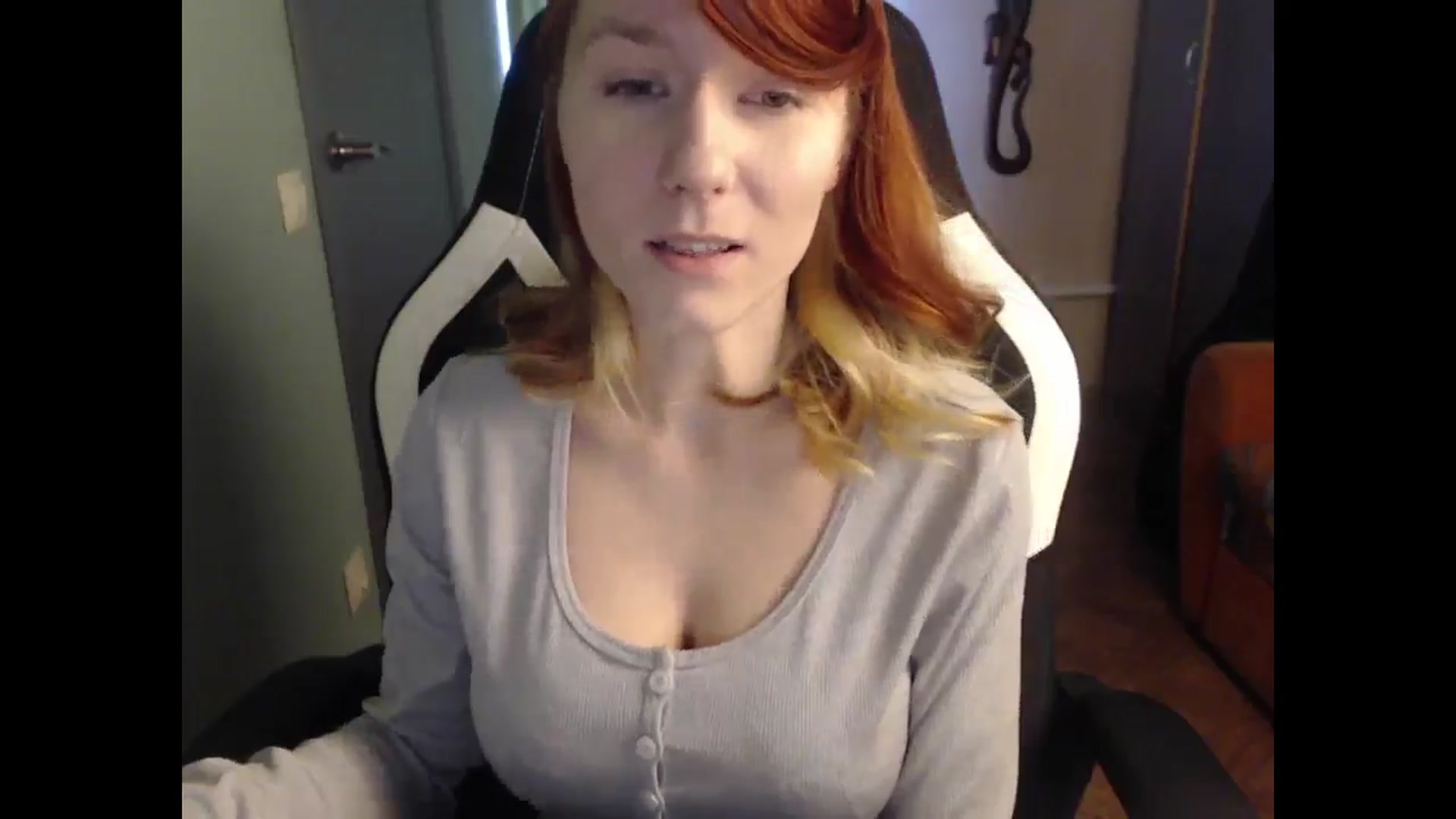 Gallery image thumbnail from NikiFoks18's myfreecams stream on, 04/28/2025, 07:22 image 4 of 20