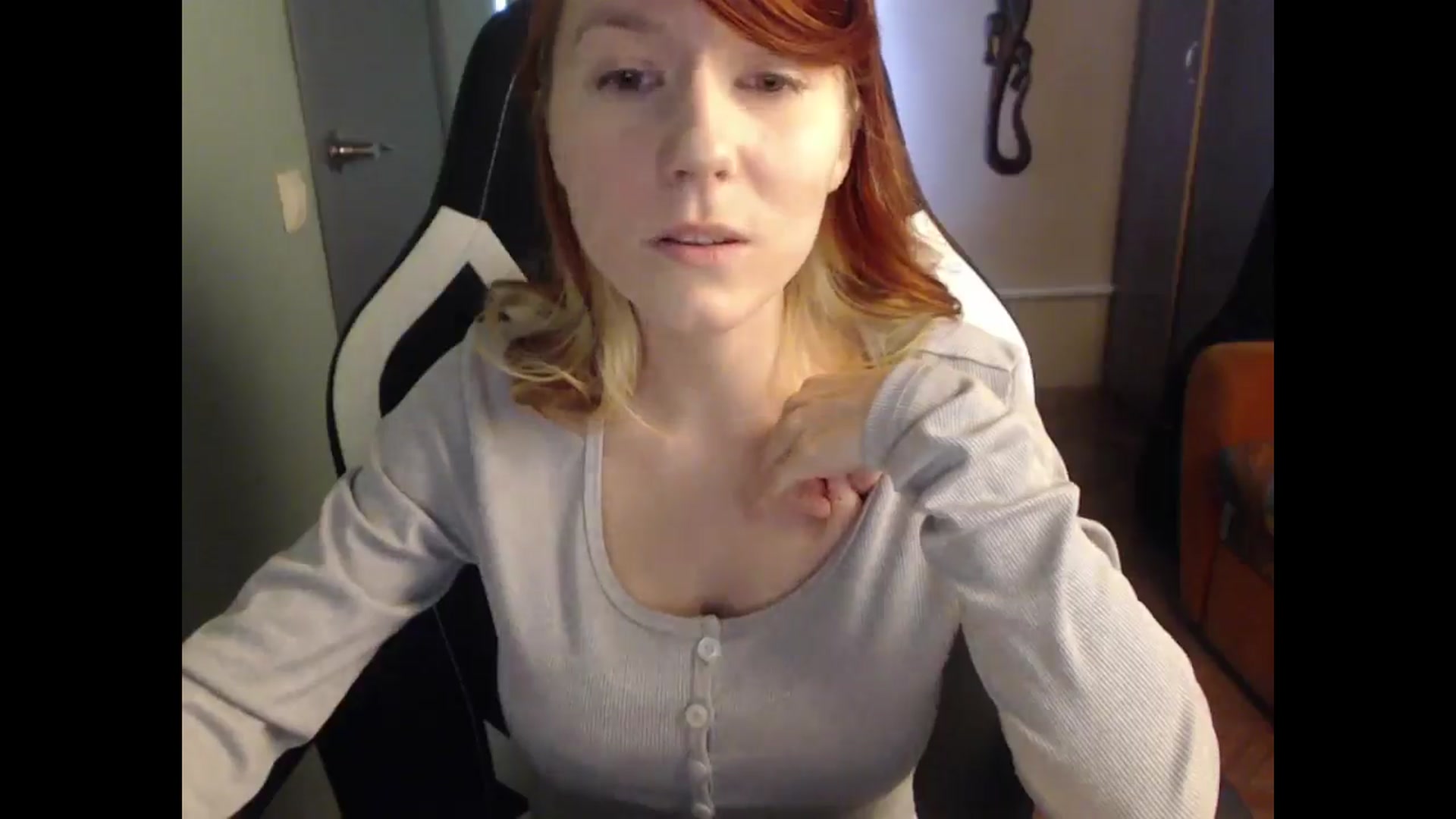 Gallery image thumbnail from NikiFoks18's myfreecams stream on, 04/28/2025, 07:22 image 16 of 20