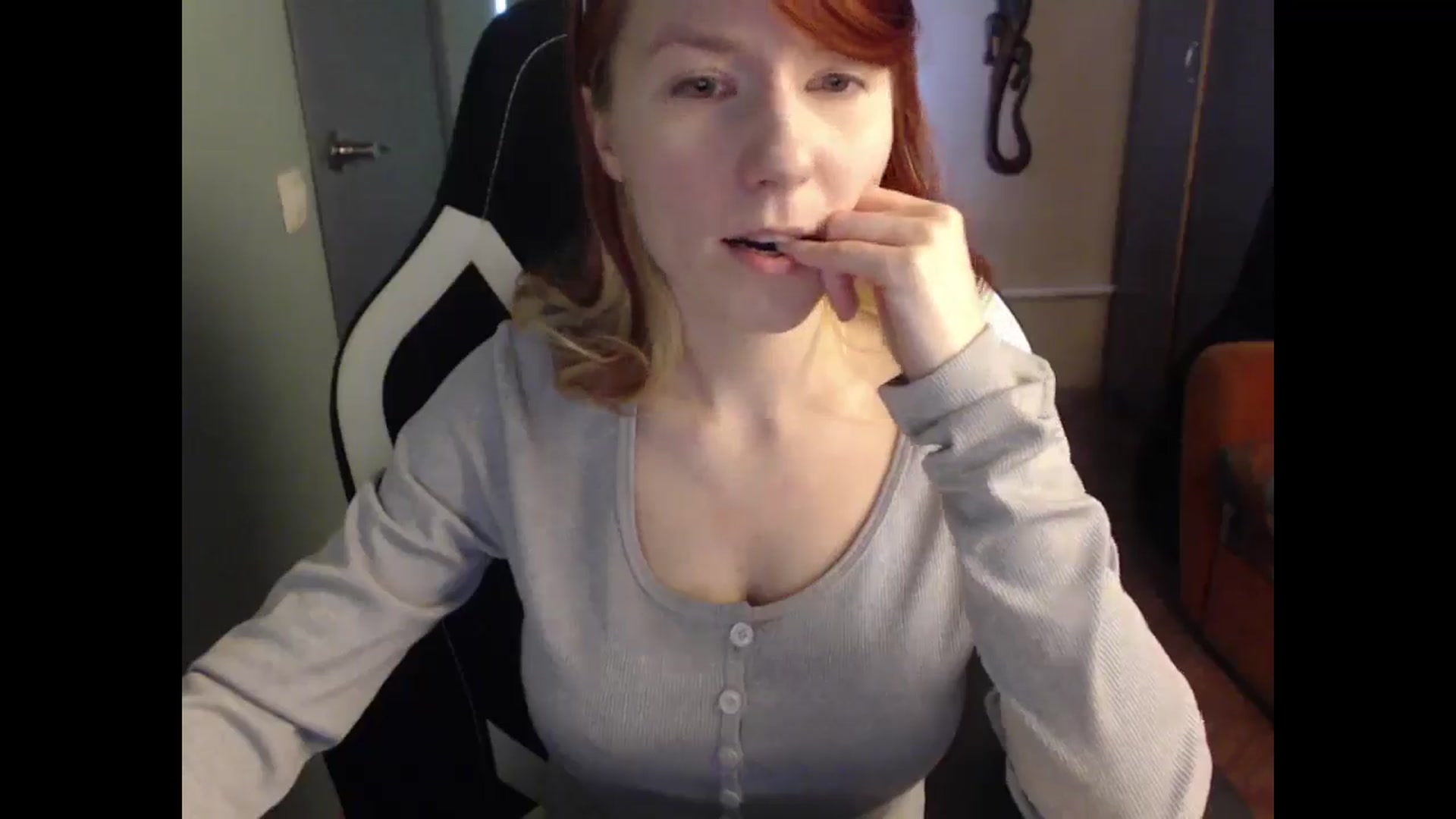 Gallery image thumbnail from NikiFoks18's myfreecams stream on, 04/28/2025, 07:22 image 17 of 20