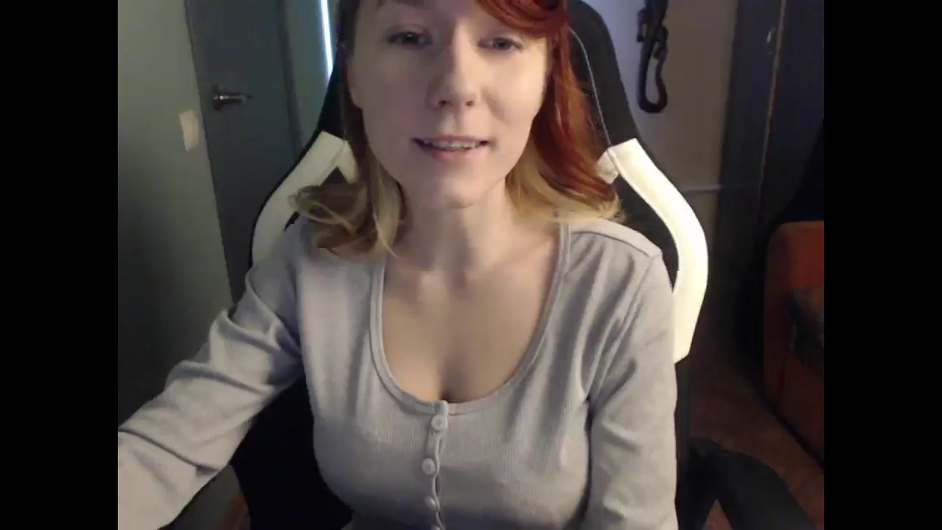 Gallery image thumbnail from NikiFoks18's myfreecams stream on, 04/28/2025, 07:22 image 12 of 20