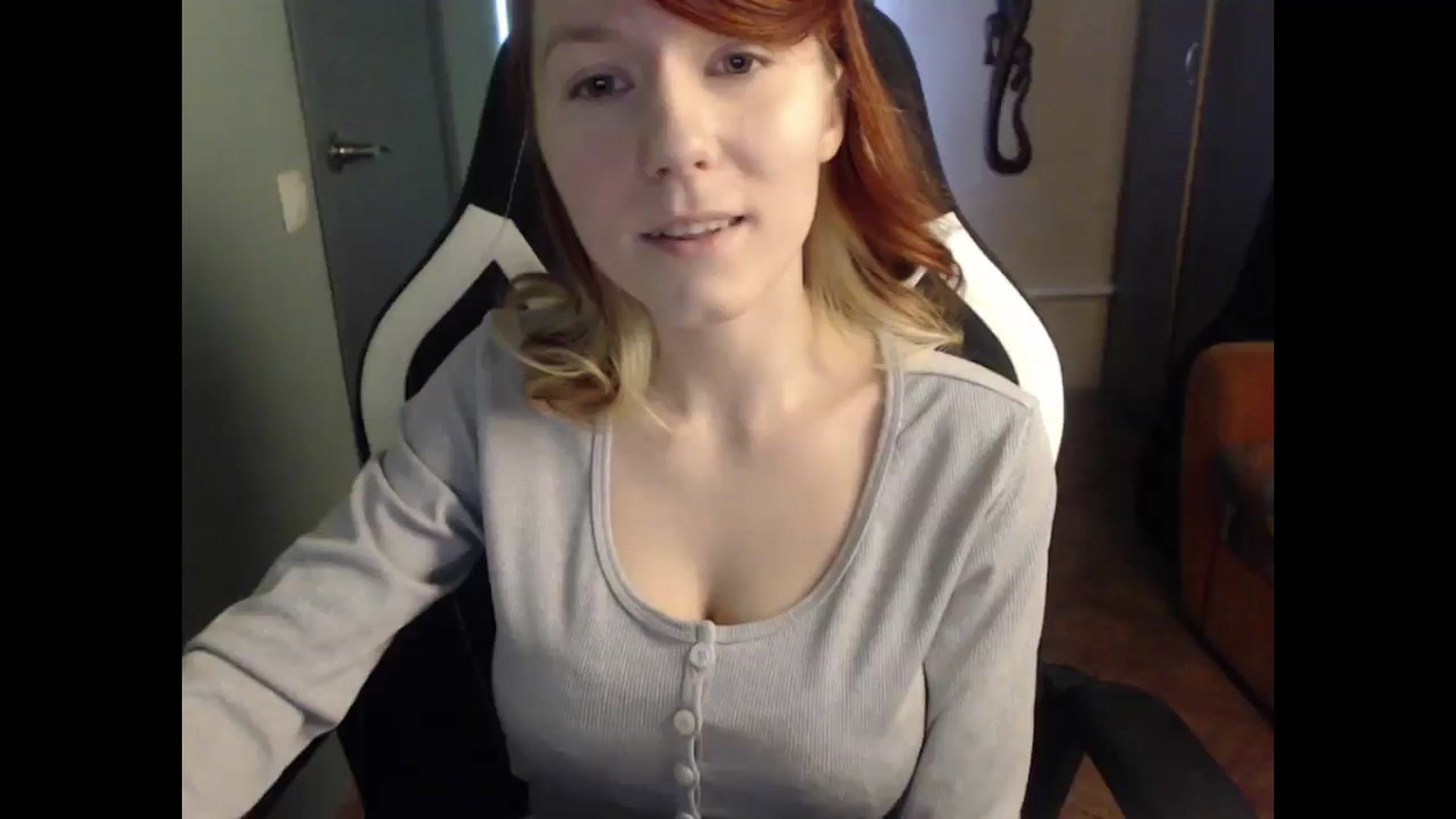 Gallery image thumbnail from NikiFoks18's myfreecams stream on, 04/28/2025, 07:22 image 14 of 20