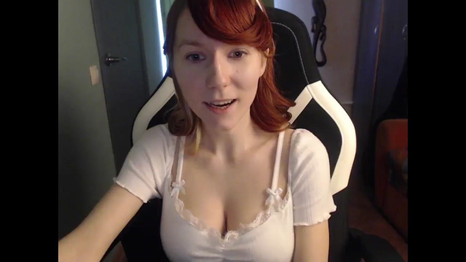 Gallery image thumbnail from NikiFoks18's myfreecams stream on, 04/29/2025, 08:53 image 6 of 20