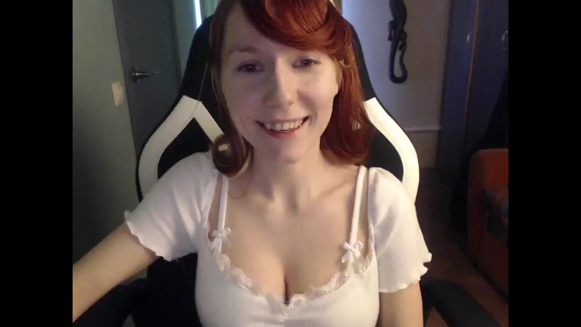 Gallery image thumbnail from NikiFoks18's myfreecams stream on, 04/29/2025, 08:53 image 17 of 20