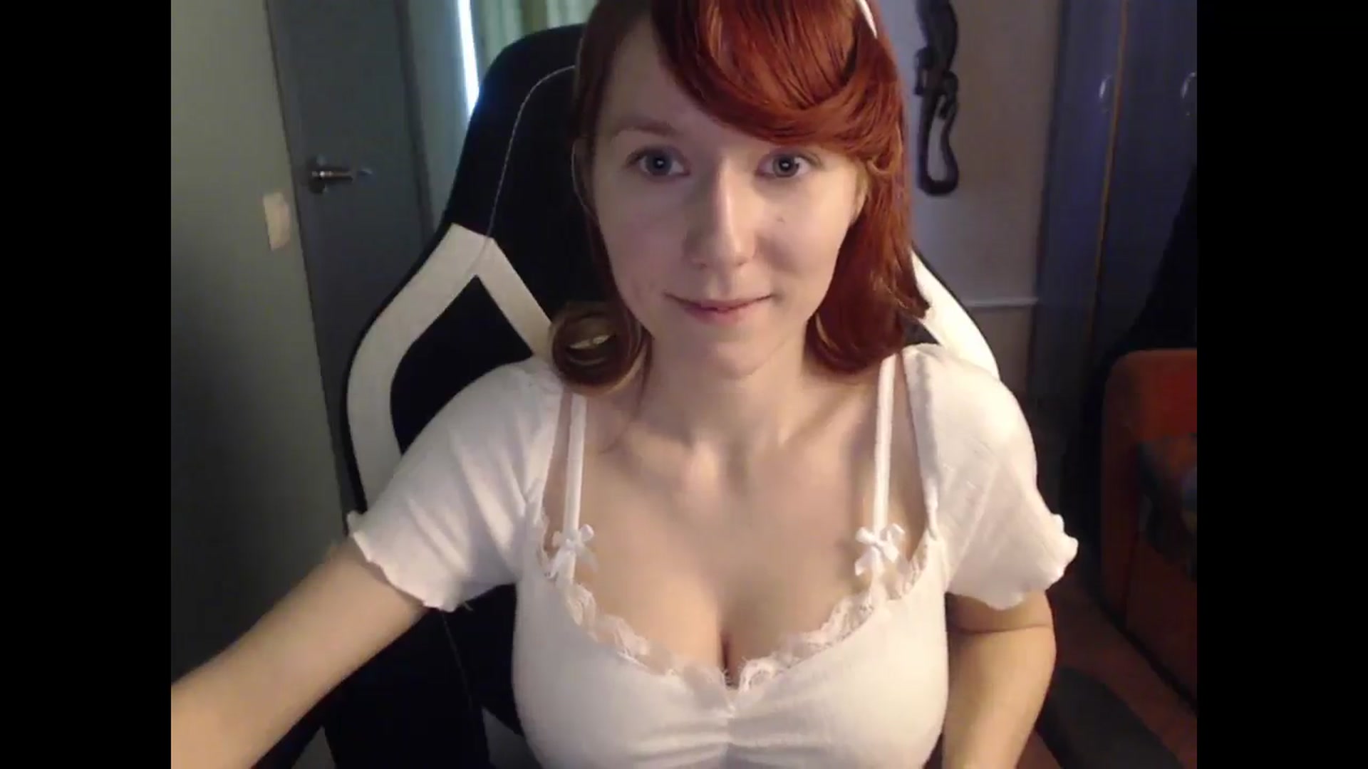 Gallery image thumbnail from NikiFoks18's myfreecams stream on, 04/29/2025, 08:53 image 18 of 20