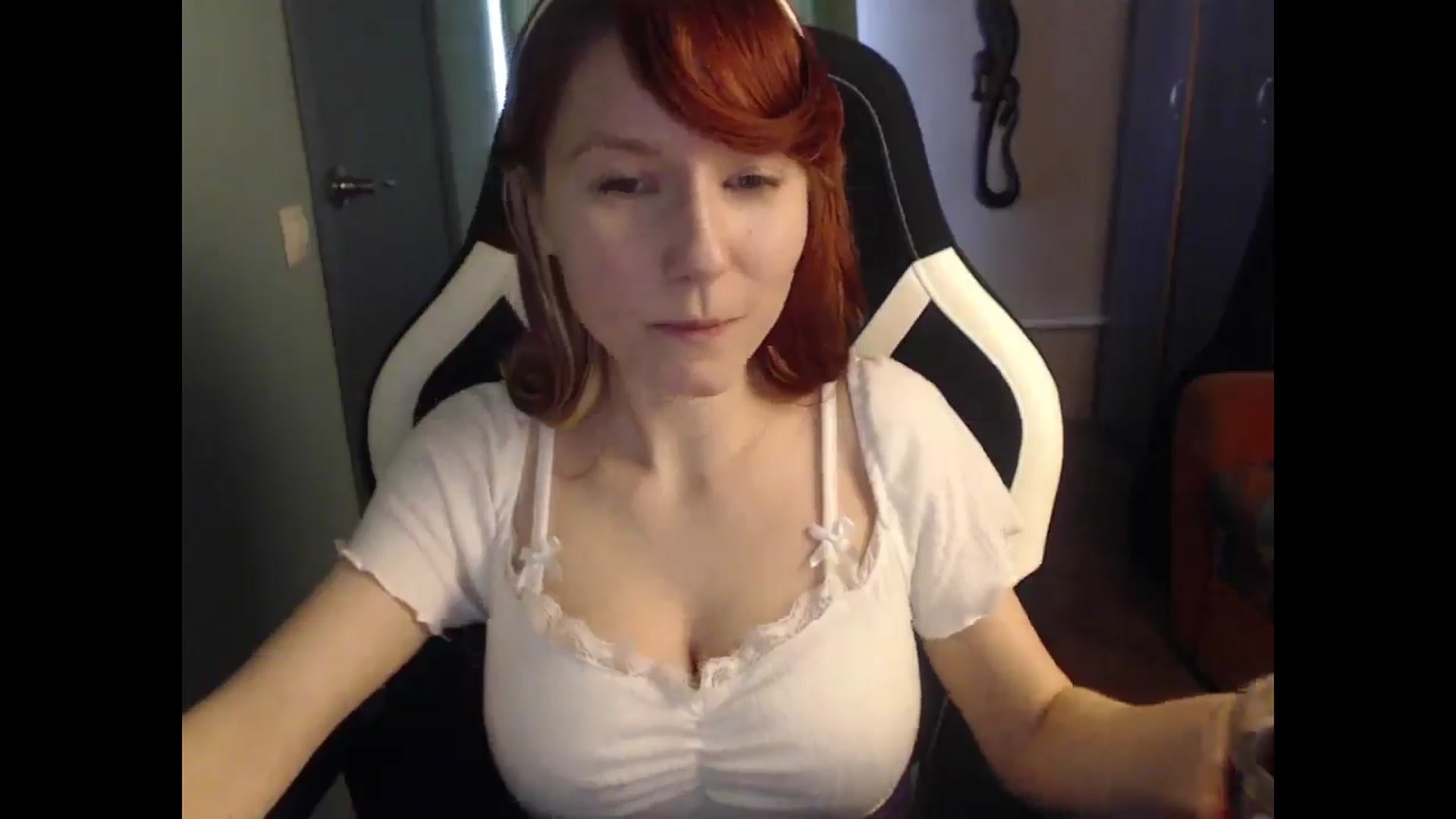 Gallery image thumbnail from NikiFoks18's myfreecams stream on, 04/29/2025, 08:53 image 19 of 20