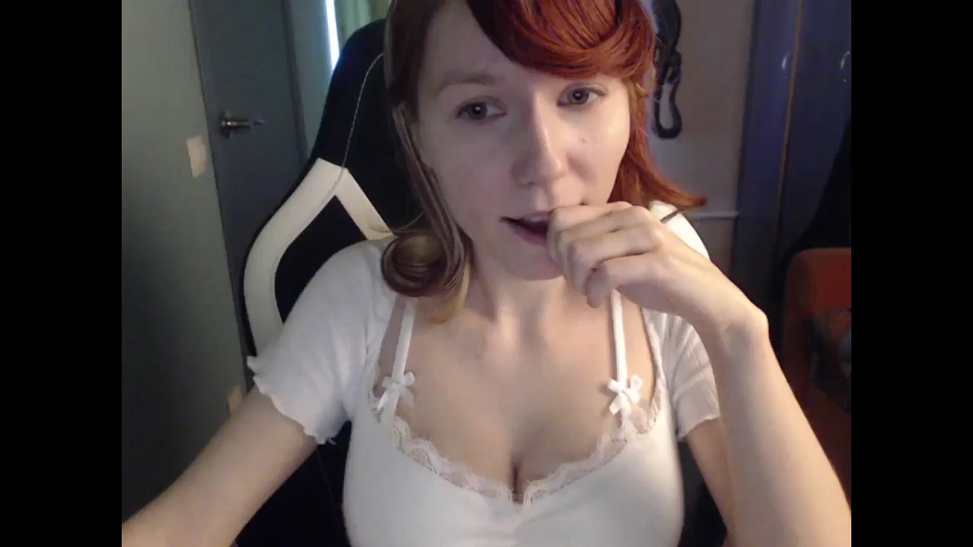Gallery image thumbnail from NikiFoks18's myfreecams stream on, 04/29/2025, 08:53 image 12 of 20