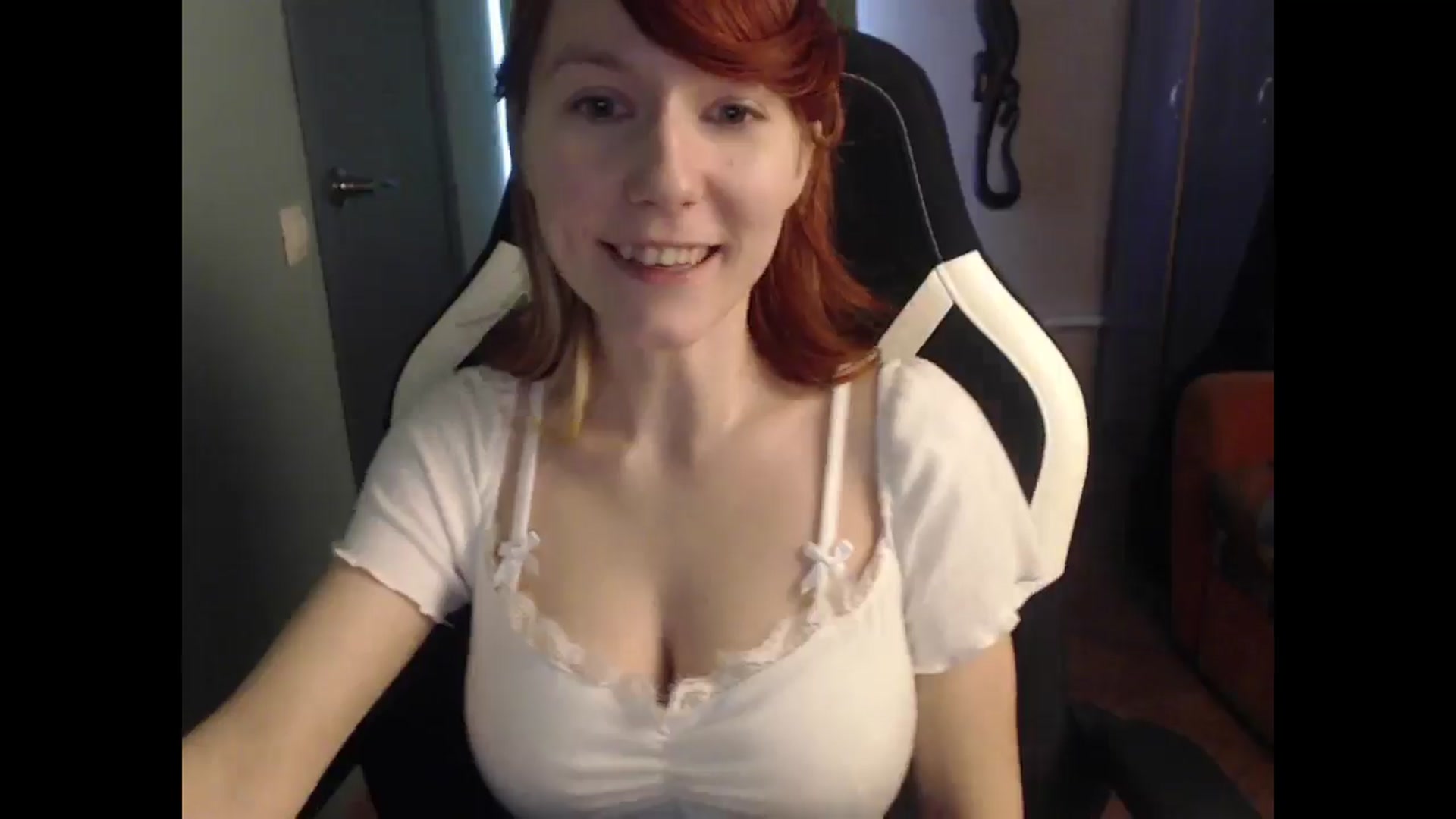 Gallery image thumbnail from NikiFoks18's myfreecams stream on, 04/29/2025, 08:53 image 9 of 20