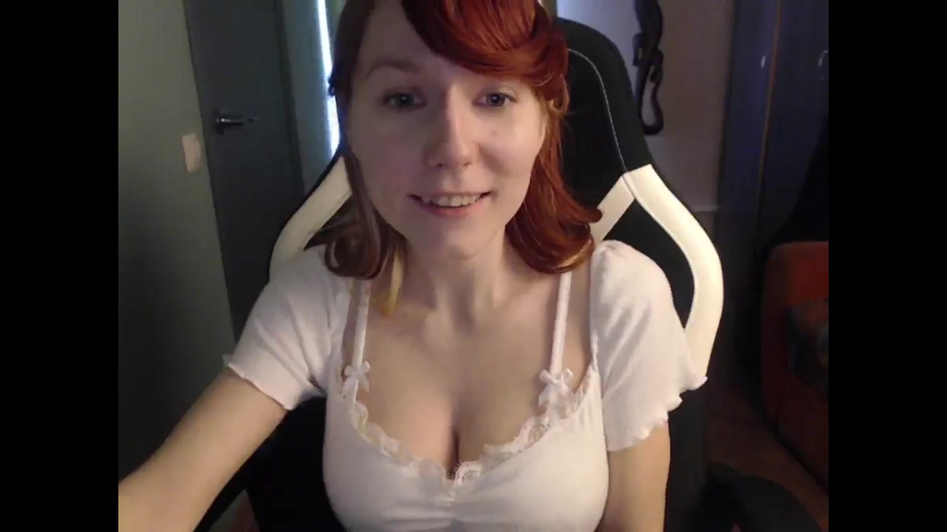 Gallery image thumbnail from NikiFoks18's myfreecams stream on, 04/29/2025, 08:53 image 10 of 20