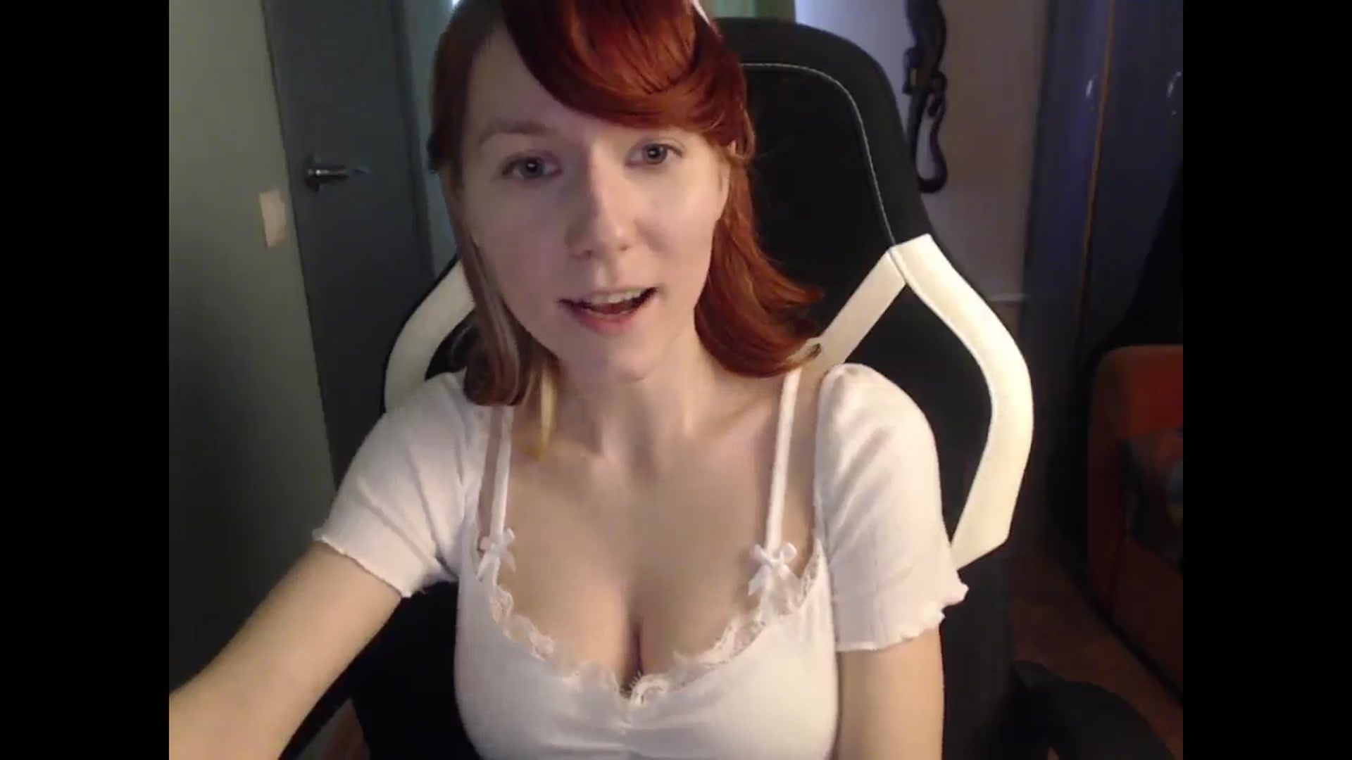Gallery image thumbnail from NikiFoks18's myfreecams stream on, 04/29/2025, 08:53 image 5 of 20