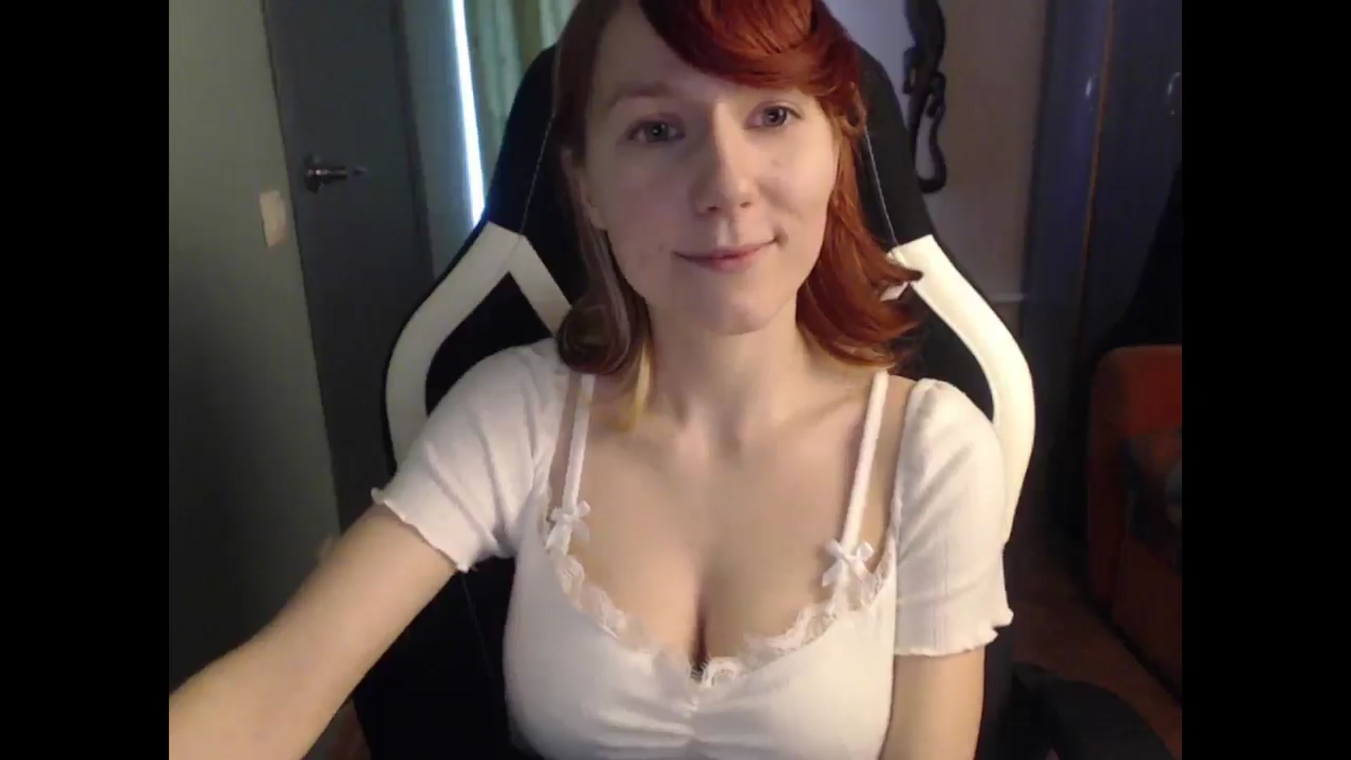 Gallery image thumbnail from NikiFoks18's myfreecams stream on, 04/29/2025, 08:53 image 4 of 20