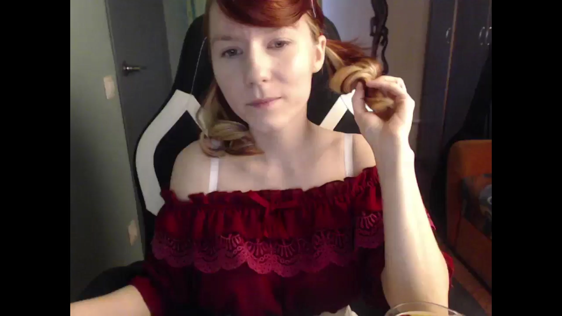 Gallery image thumbnail from NikiFoks18's myfreecams stream on, 04/30/2025, 07:59 image 15 of 20
