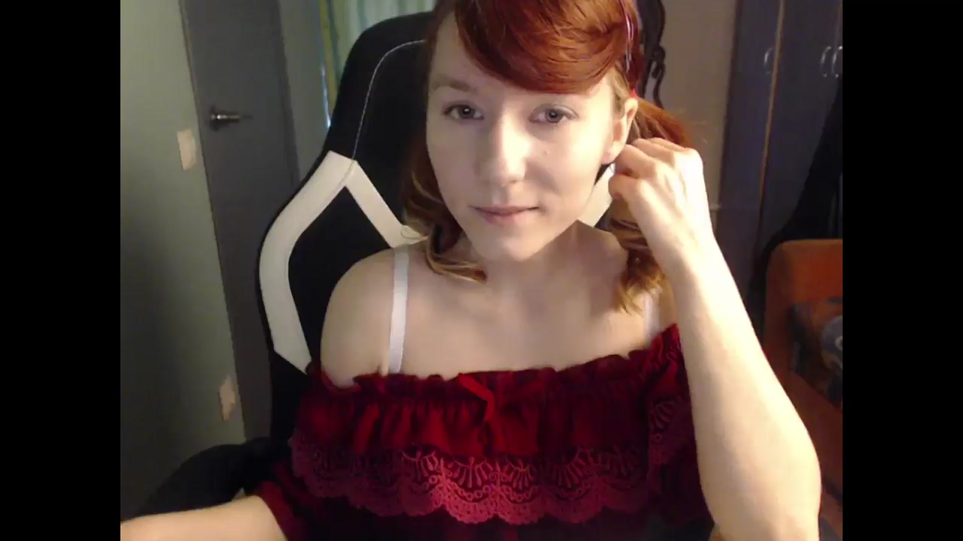 Gallery image thumbnail from NikiFoks18's myfreecams stream on, 04/30/2025, 09:14 image 5 of 20