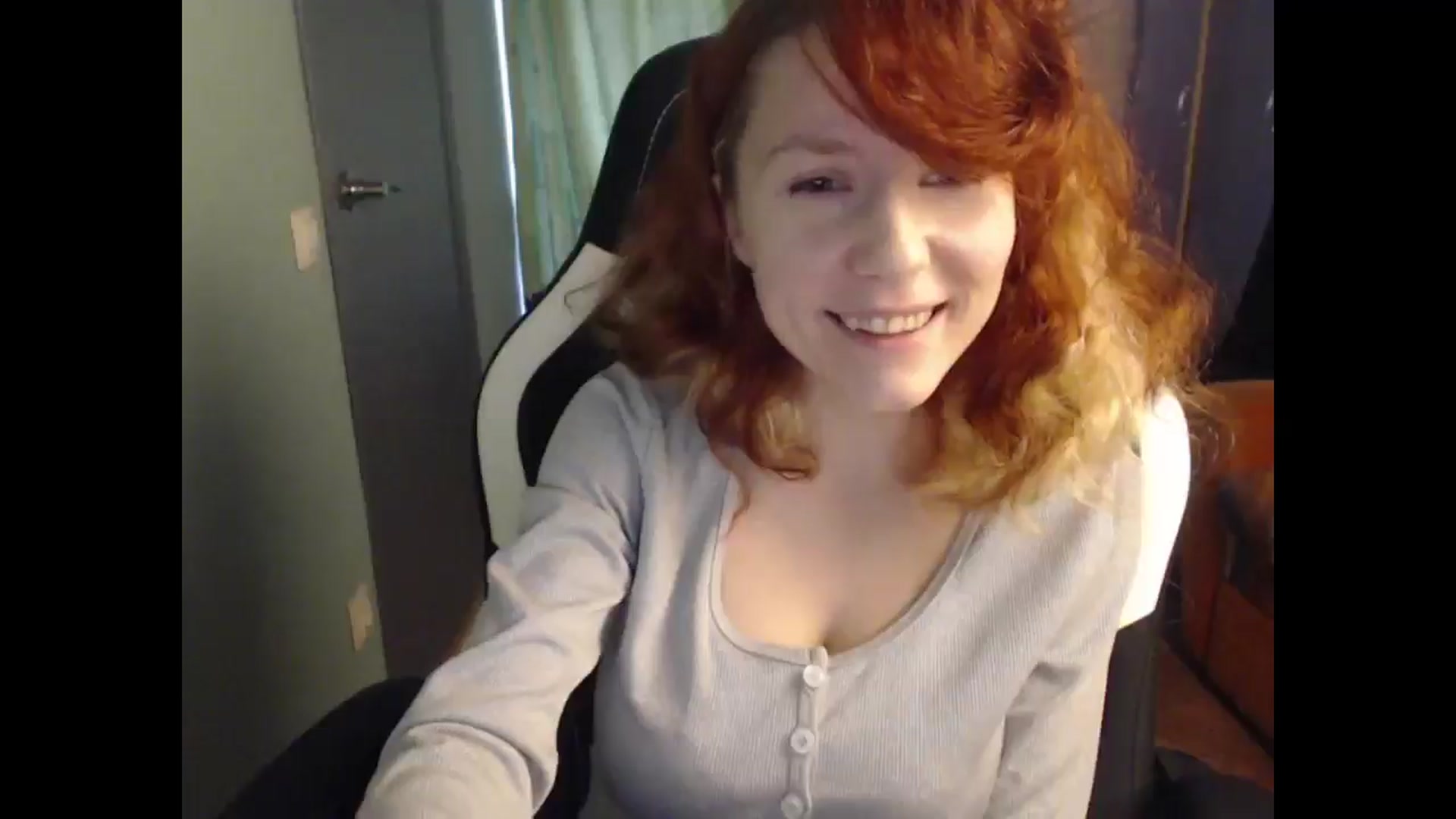 Gallery image thumbnail from NikiFoks18's myfreecams stream on, 05/04/2025, 08:55 image 16 of 20