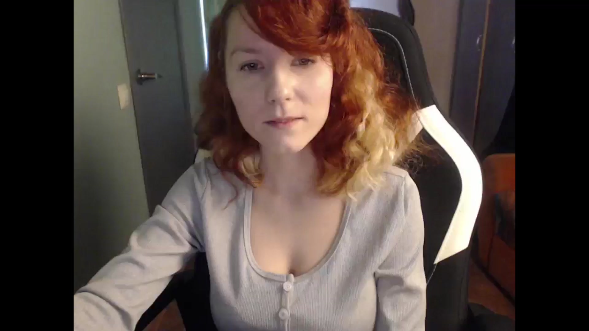 Gallery image thumbnail from NikiFoks18's myfreecams stream on, 05/04/2025, 08:55 image 14 of 20