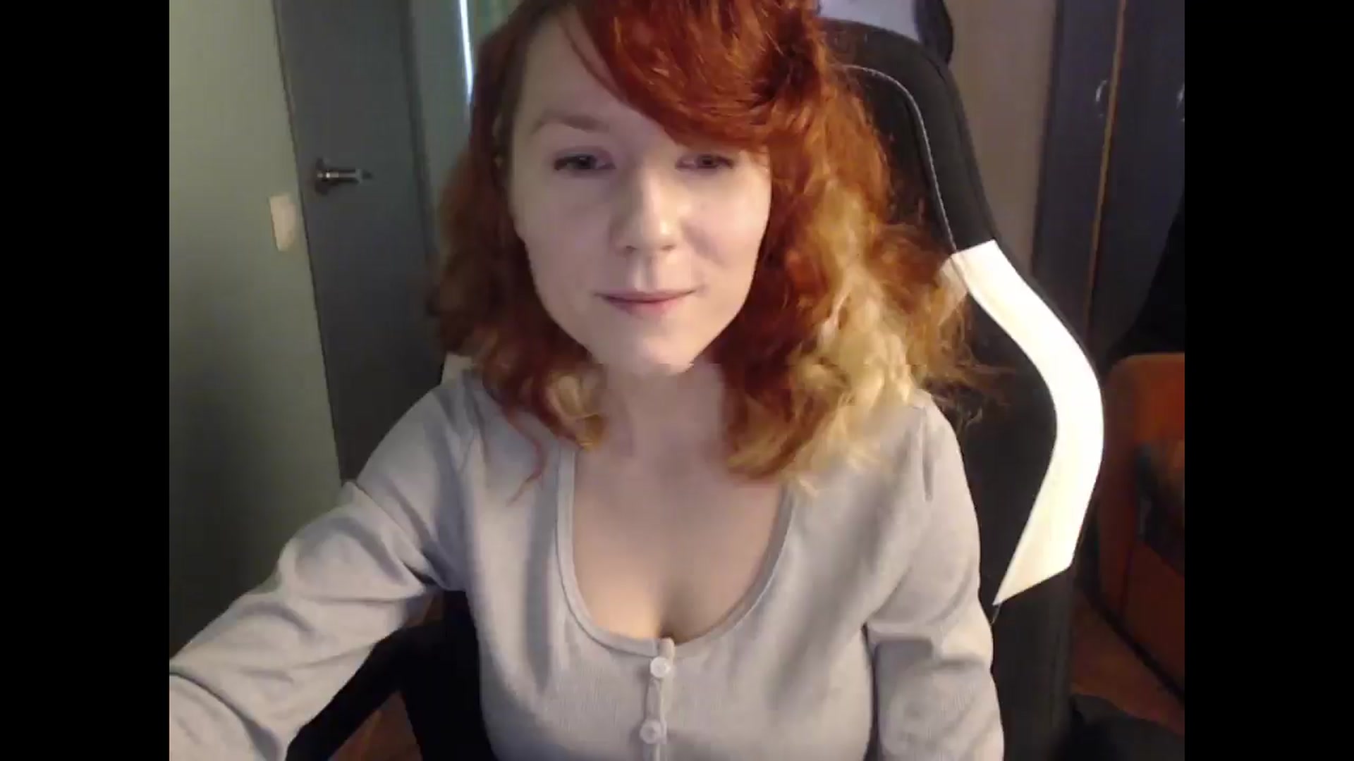 Gallery image thumbnail from NikiFoks18's myfreecams stream on, 05/04/2025, 08:55 image 13 of 20