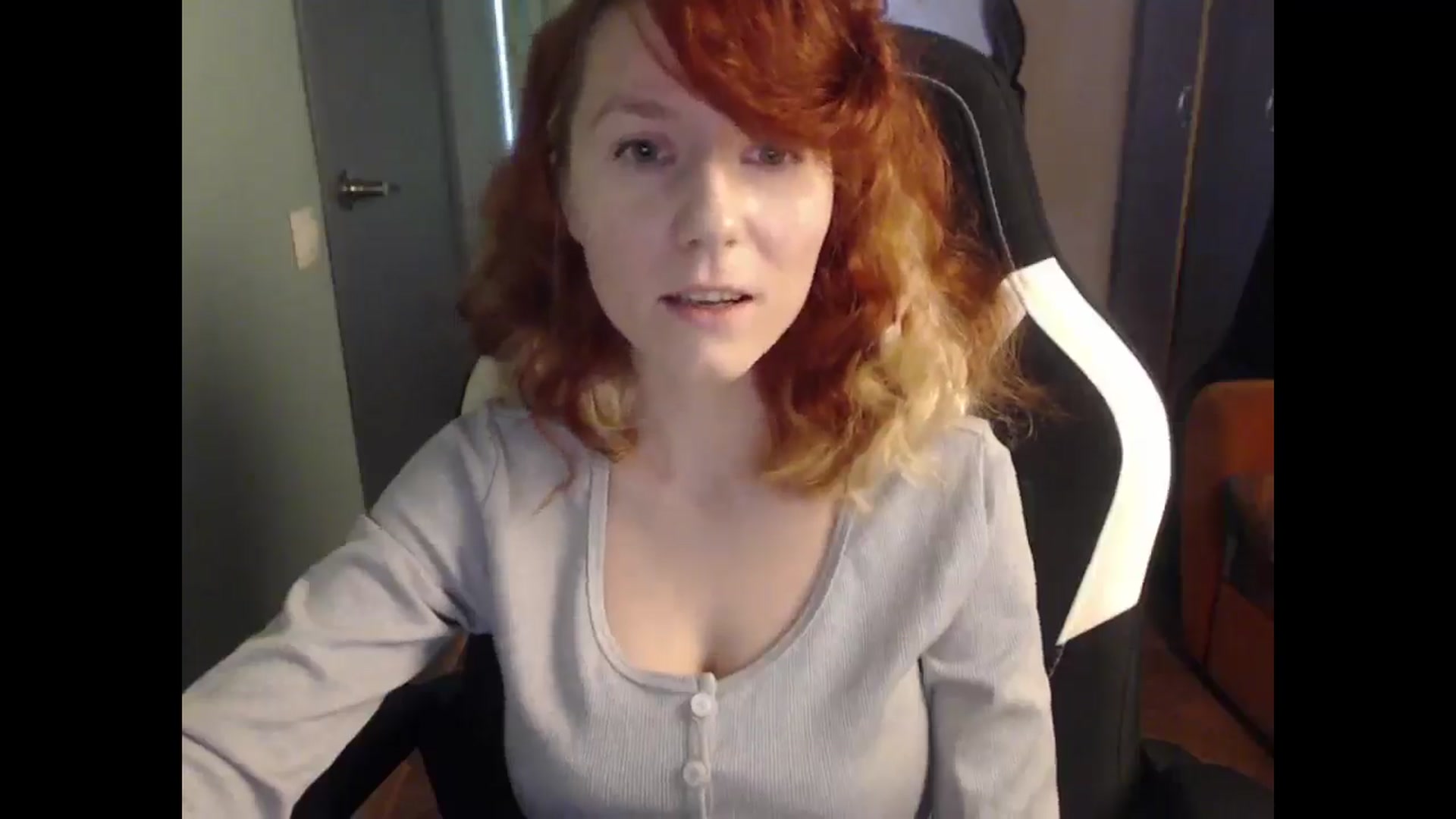 Gallery image thumbnail from NikiFoks18's myfreecams stream on, 05/04/2025, 08:55 image 15 of 20