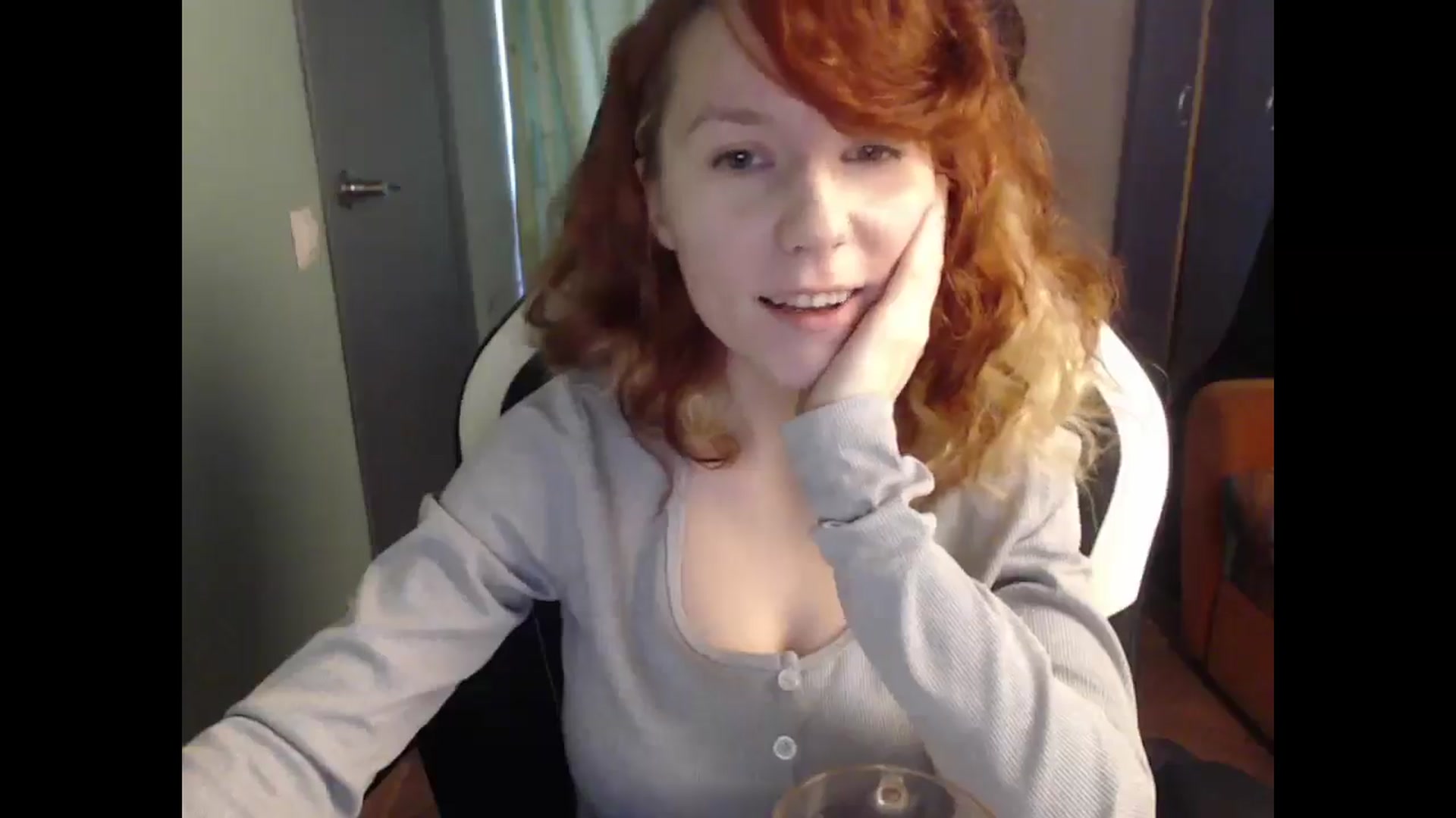 Gallery image thumbnail from NikiFoks18's myfreecams stream on, 05/04/2025, 08:55 image 12 of 20