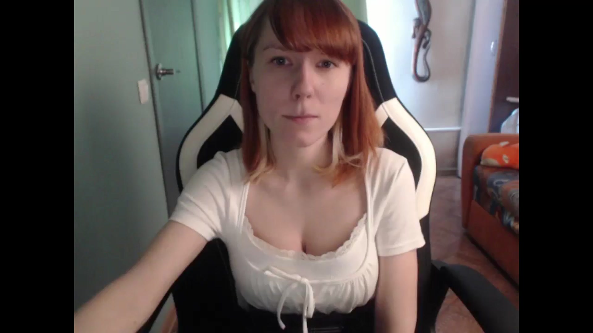 Gallery image thumbnail from NikiFoks18's myfreecams stream on, 03/27/2026, 06:36 image 14 of 20