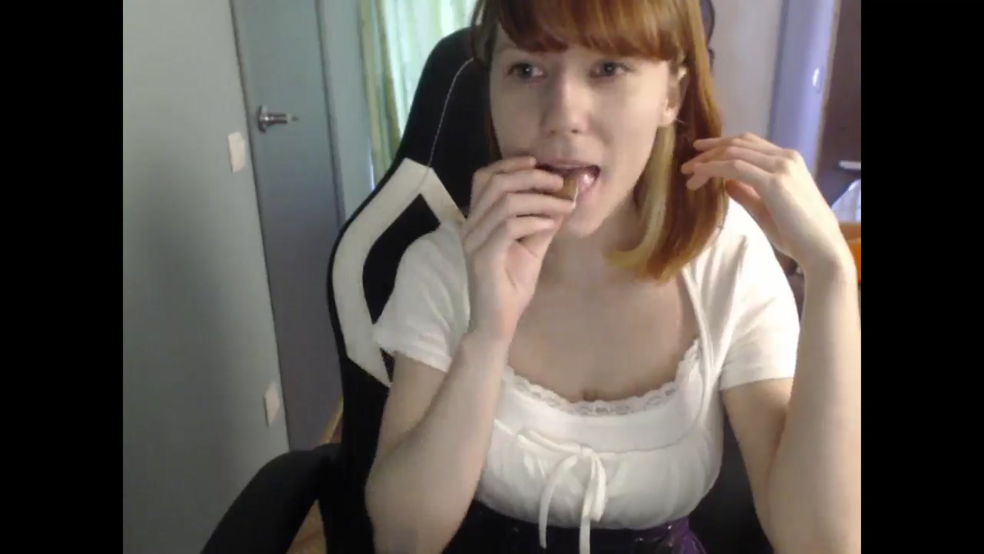 Gallery image thumbnail from NikiFoks18's myfreecams stream on, 03/27/2026, 08:27 image 11 of 20