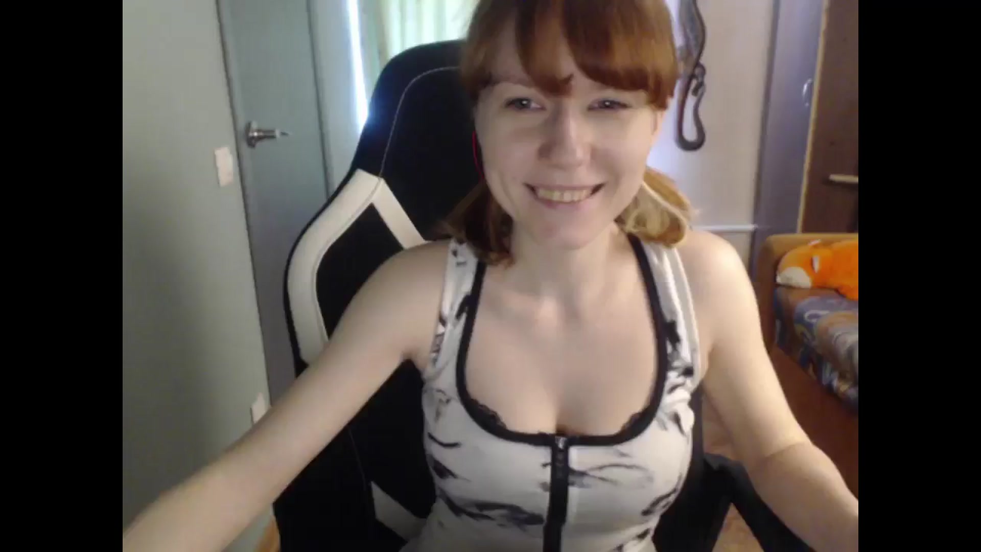 Gallery image thumbnail from NikiFoks18's myfreecams stream on, 03/31/2026, 08:31 image 1 of 20
