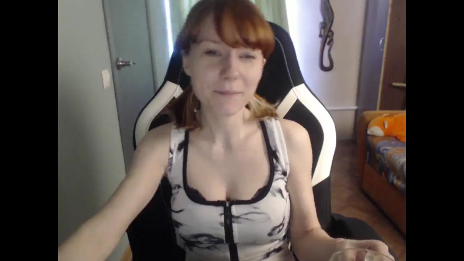 Gallery image thumbnail from NikiFoks18's myfreecams stream on, 03/31/2026, 08:31 image 17 of 20