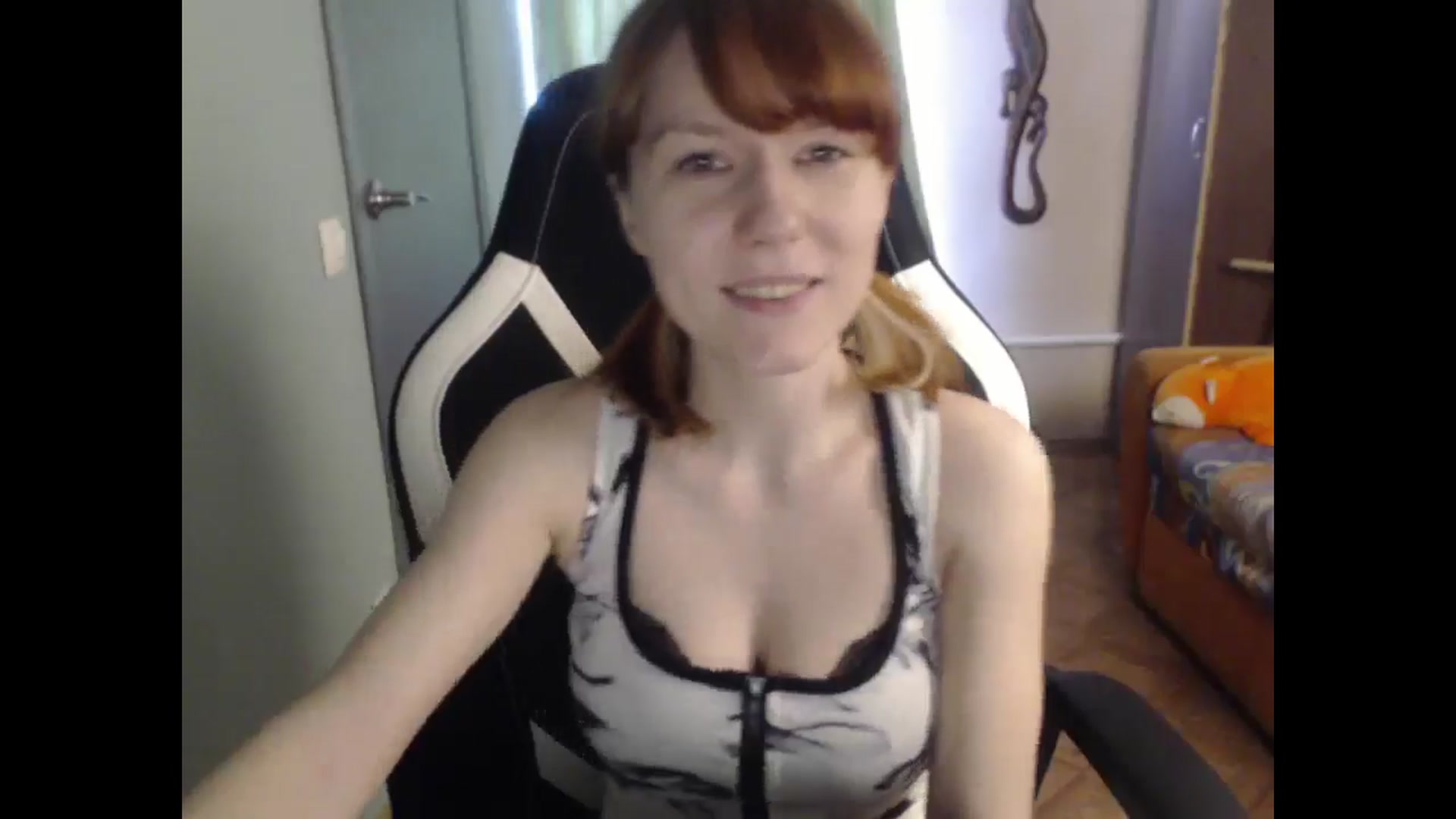 Gallery image thumbnail from NikiFoks18's myfreecams stream on, 03/31/2026, 08:31 image 4 of 20