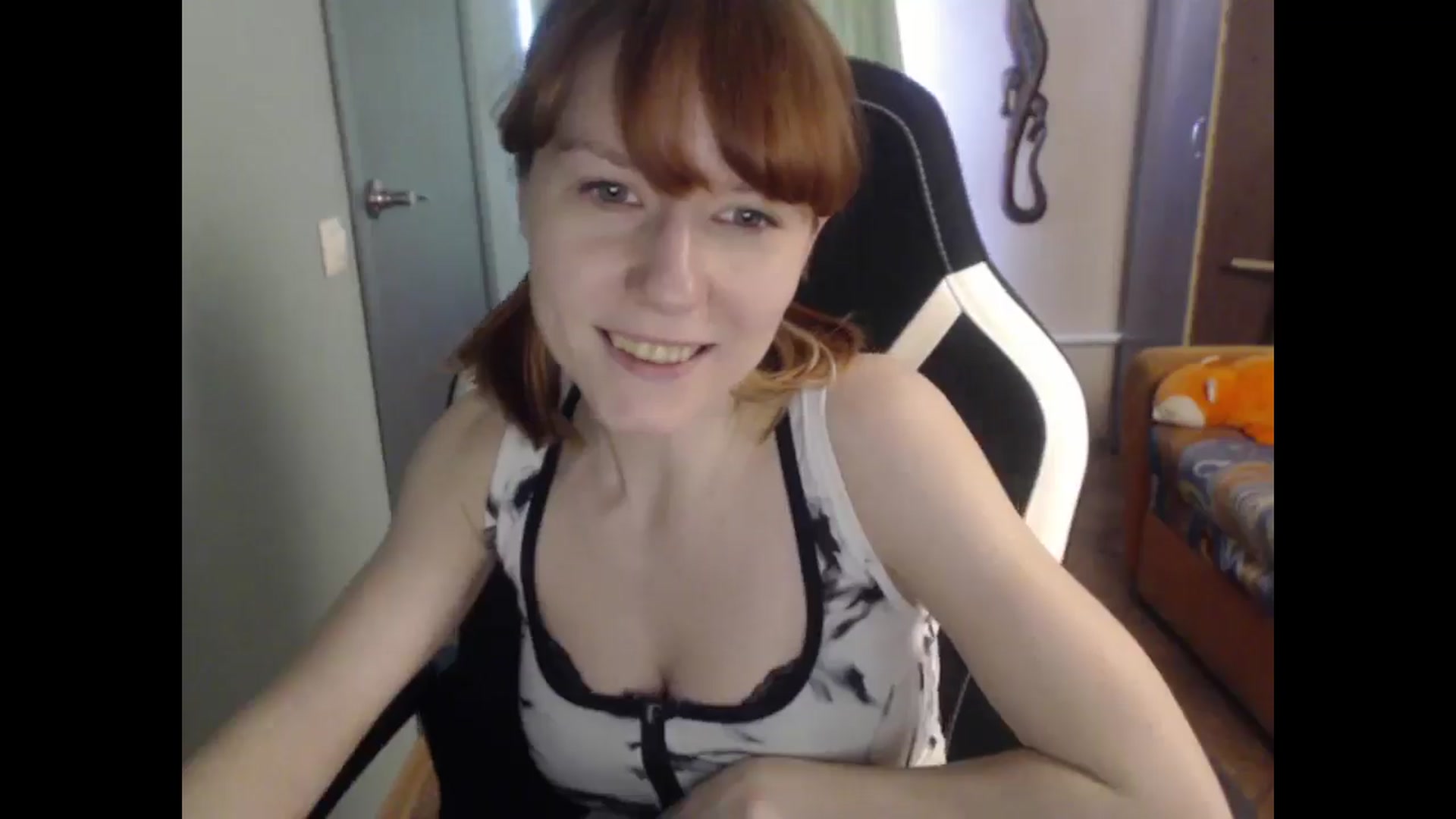 Gallery image thumbnail from NikiFoks18's myfreecams stream on, 03/31/2026, 08:31 image 10 of 20