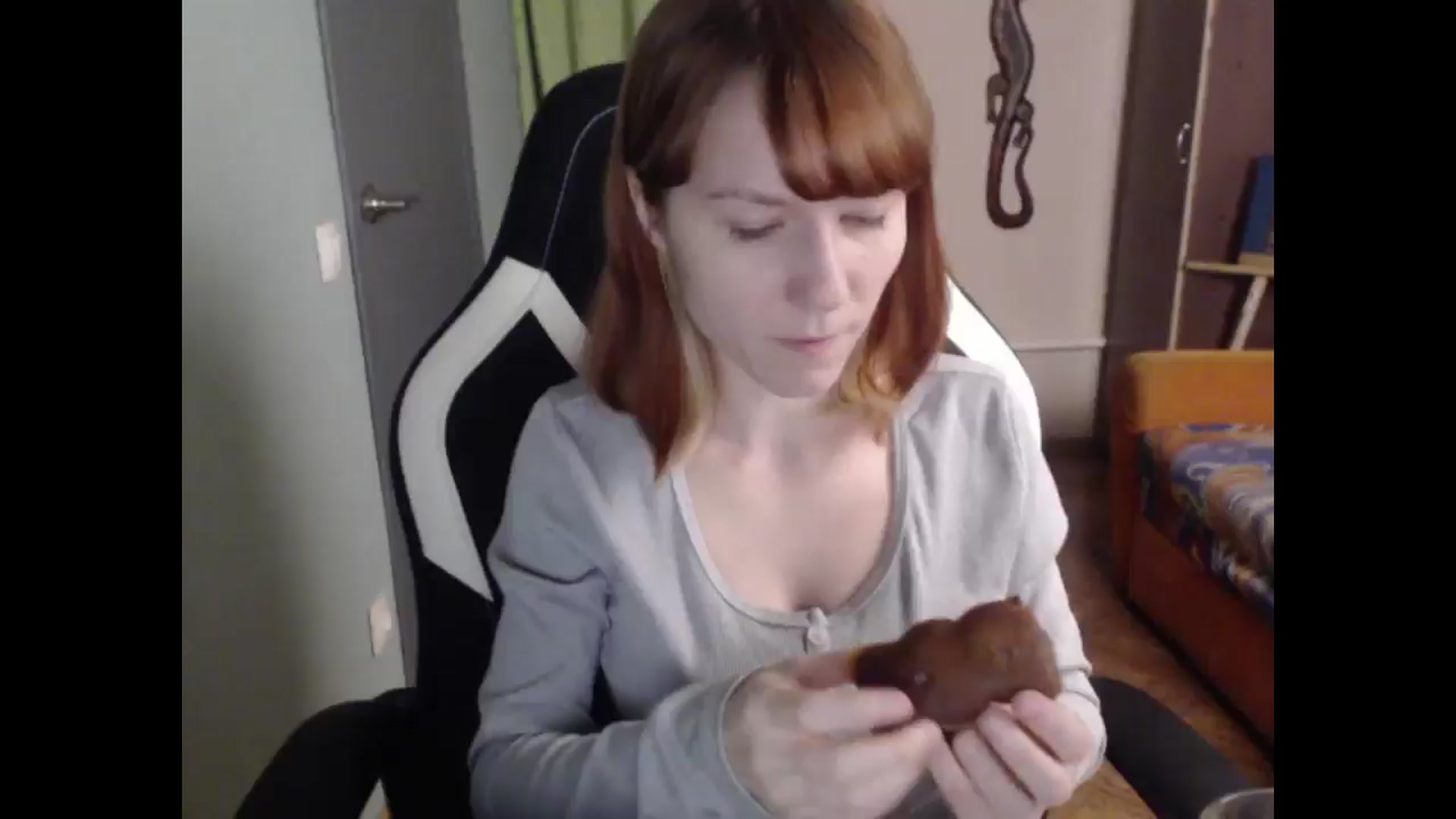 Gallery image thumbnail from NikiFoks18's myfreecams stream on, 04/06/2026, 24:52 image 1 of 20
