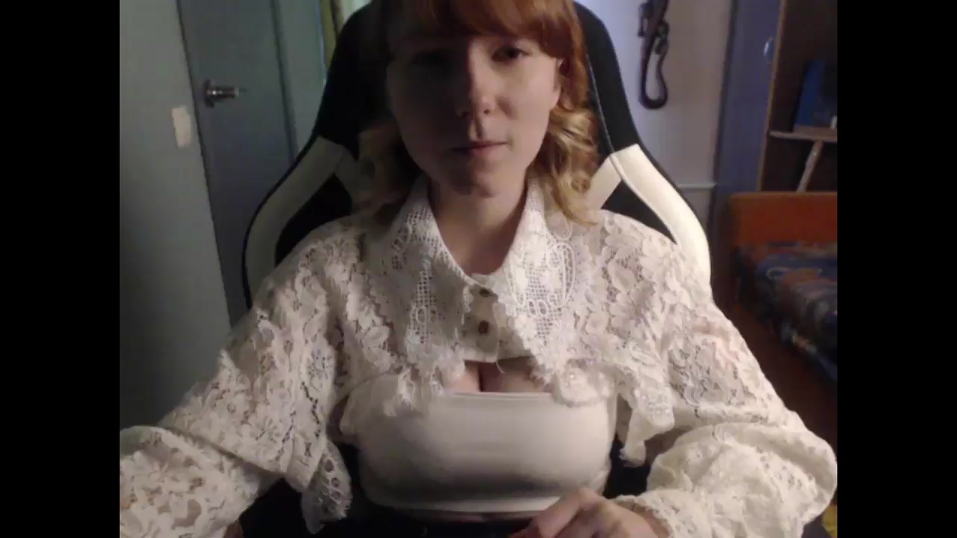 Gallery image thumbnail from NikiFoks18's myfreecams stream on, 04/21/2026, 07:37 image 2 of 20