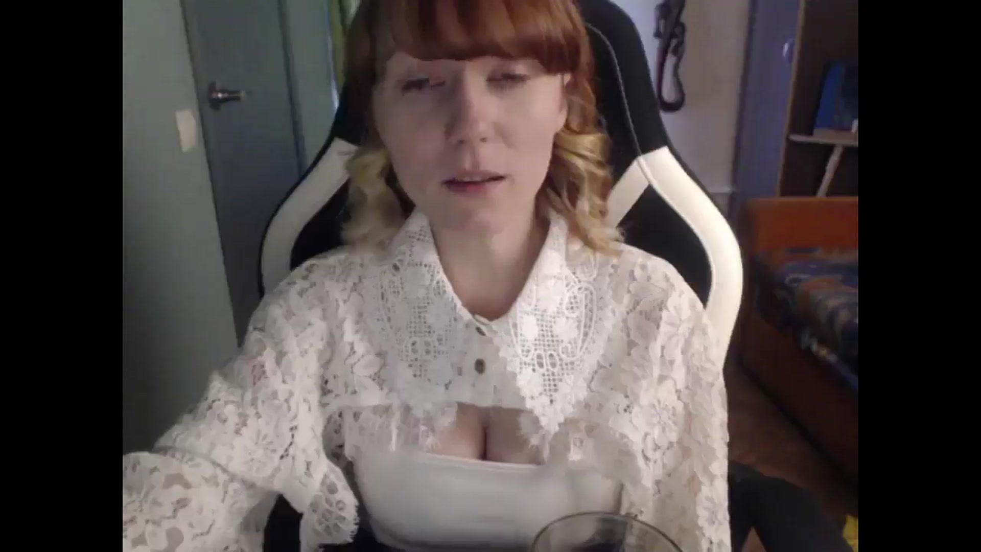Gallery image thumbnail from NikiFoks18's myfreecams stream on, 04/21/2026, 07:37 image 9 of 20