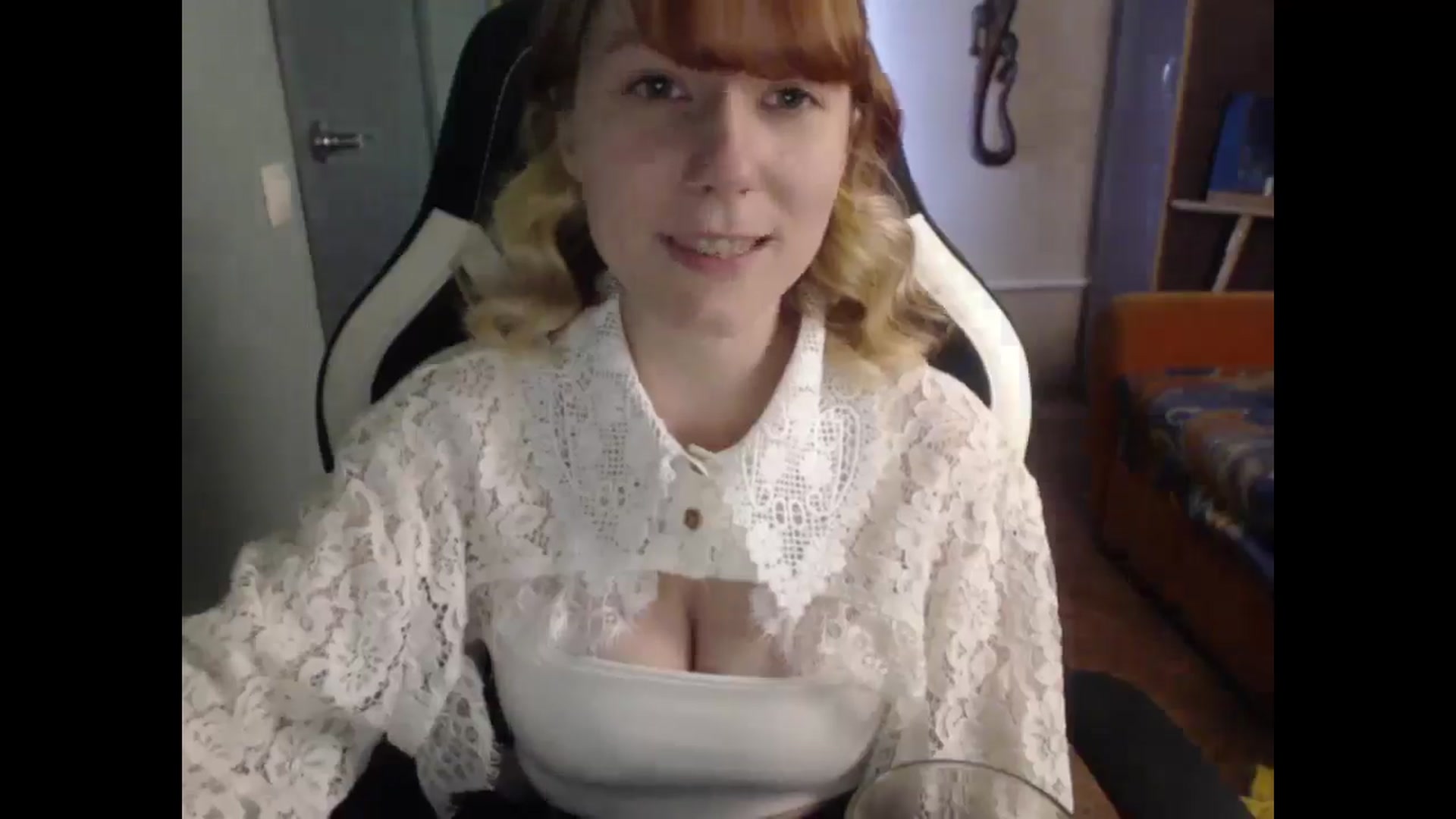 Gallery image thumbnail from NikiFoks18's myfreecams stream on, 04/21/2026, 07:37 image 13 of 20