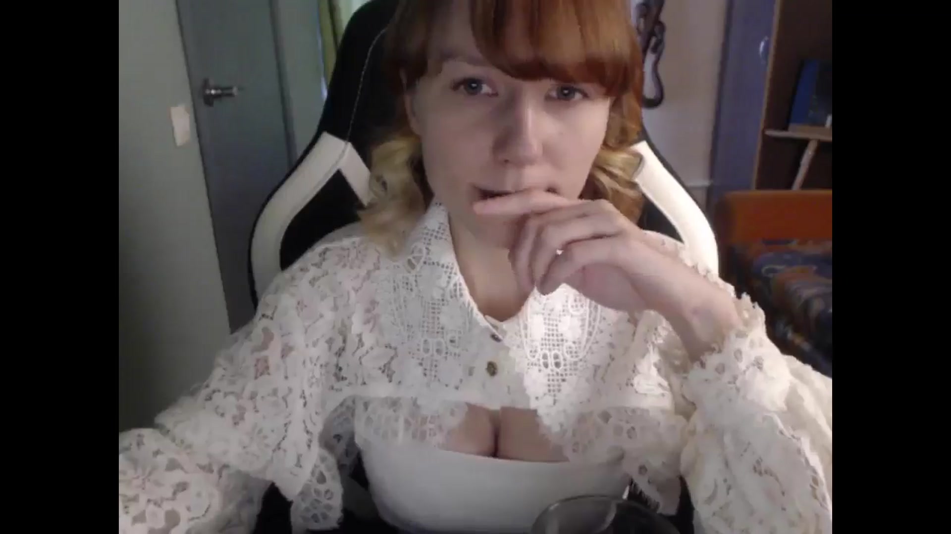 Gallery image thumbnail from NikiFoks18's myfreecams stream on, 04/21/2026, 07:37 image 6 of 20