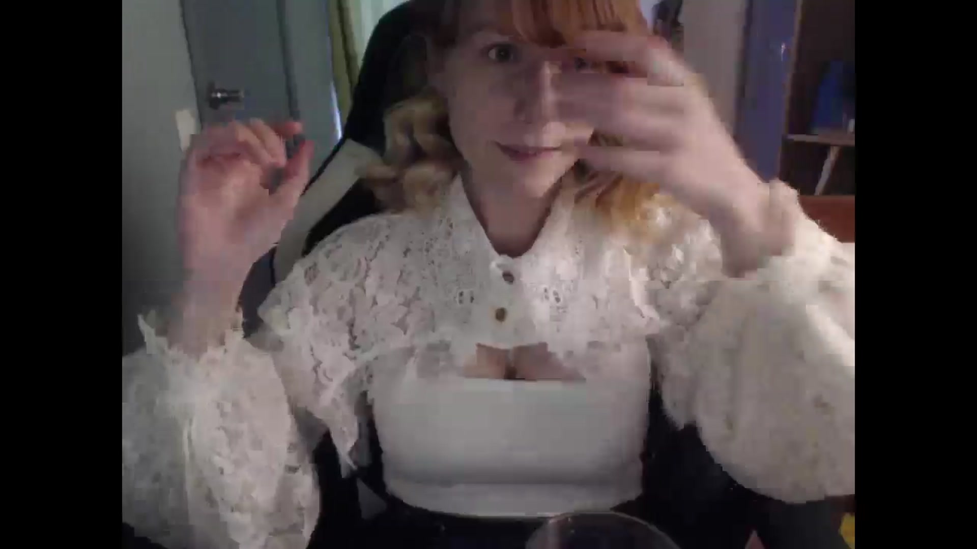 Gallery image thumbnail from NikiFoks18's myfreecams stream on, 04/21/2026, 07:37 image 11 of 20