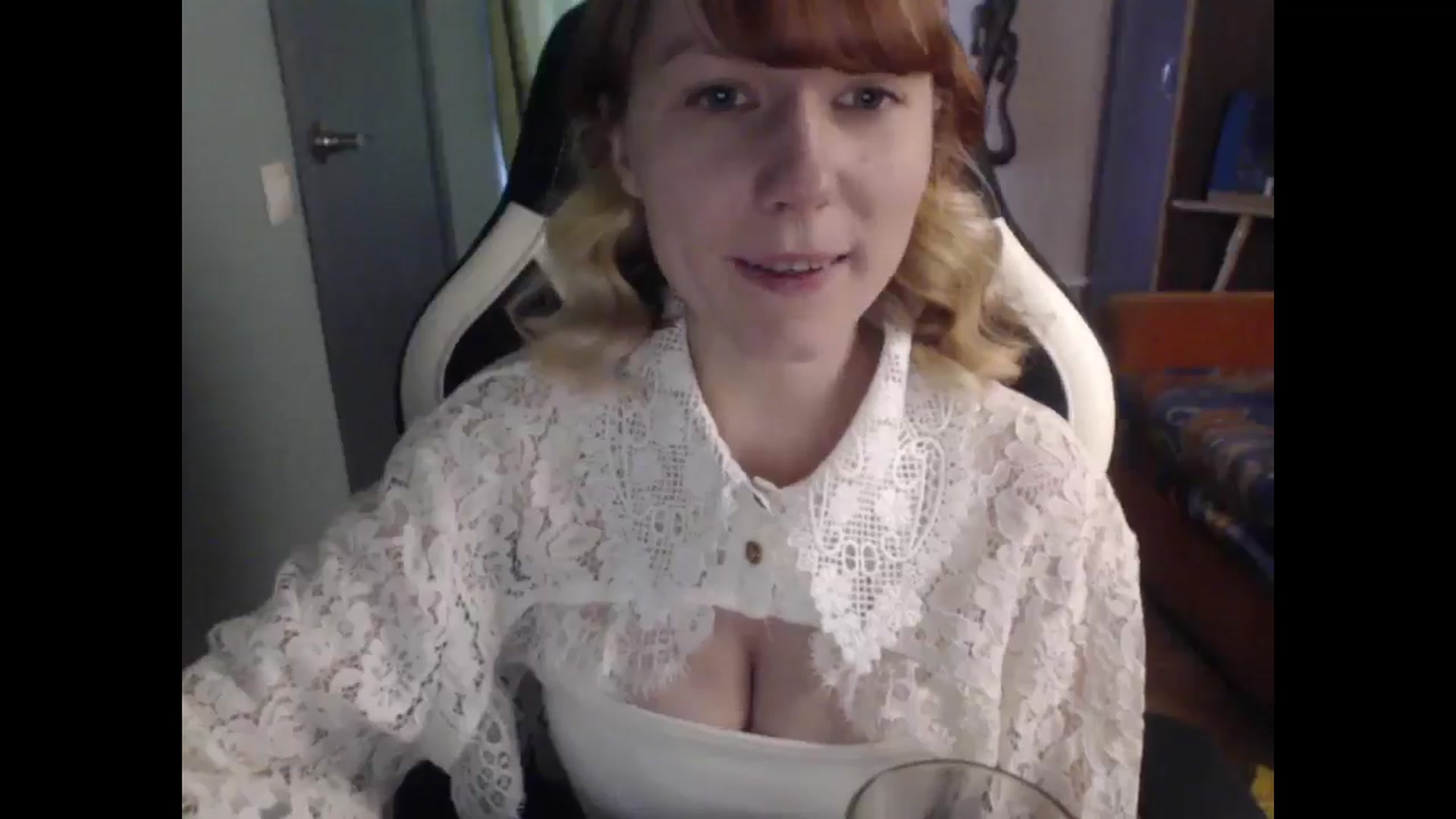 Gallery image thumbnail from NikiFoks18's myfreecams stream on, 04/21/2026, 07:37 image 14 of 20