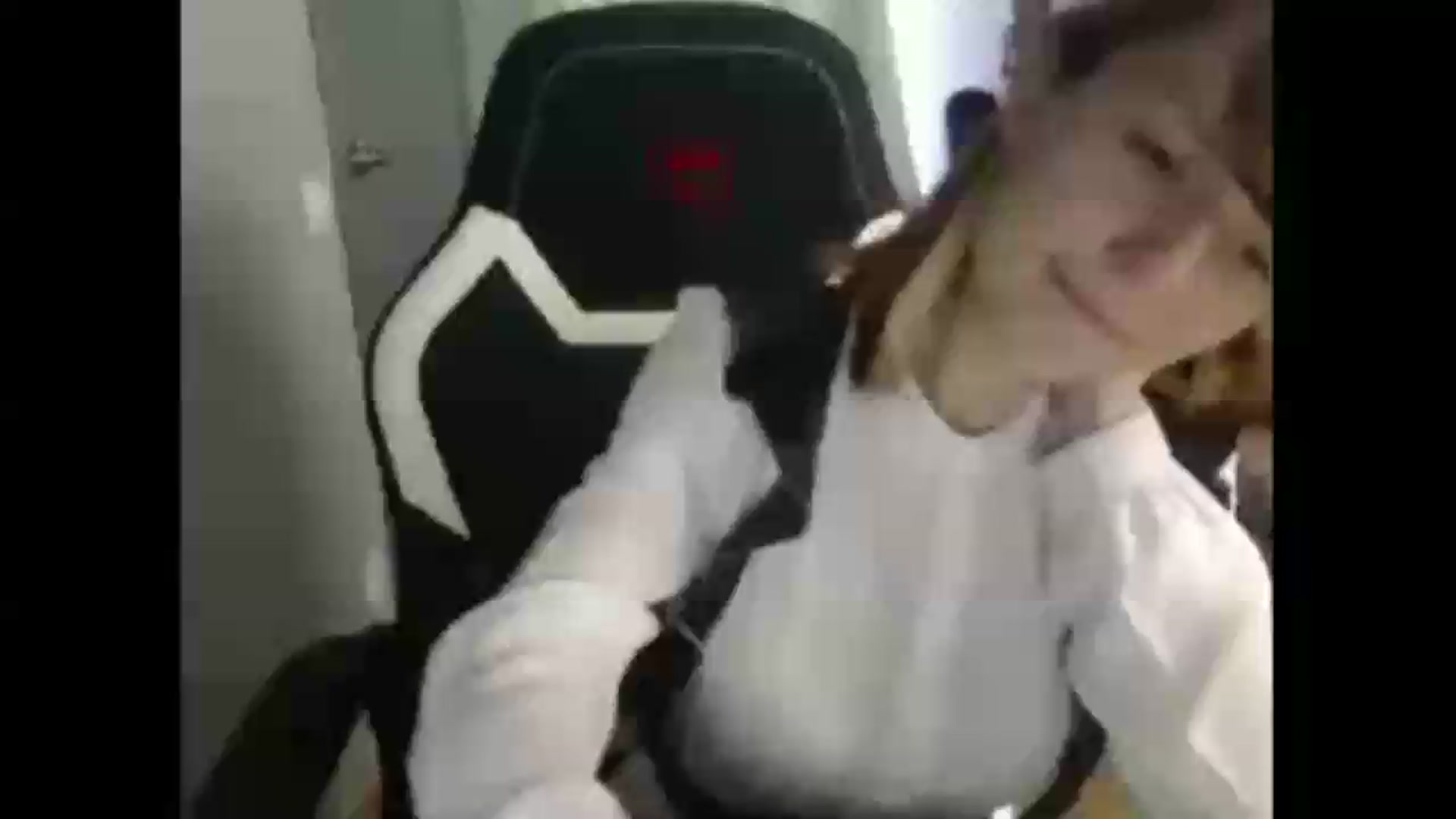 Gallery image thumbnail from NikiFoks18's myfreecams stream on, 05/25/2026, 08:04 image 6 of 20