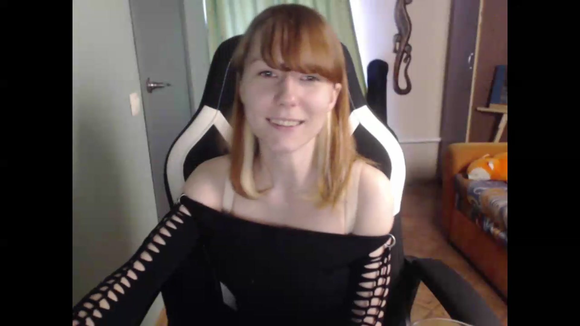 Gallery image thumbnail from NikiFoks18's myfreecams stream on, 06/05/2026, 09:04 image 15 of 20