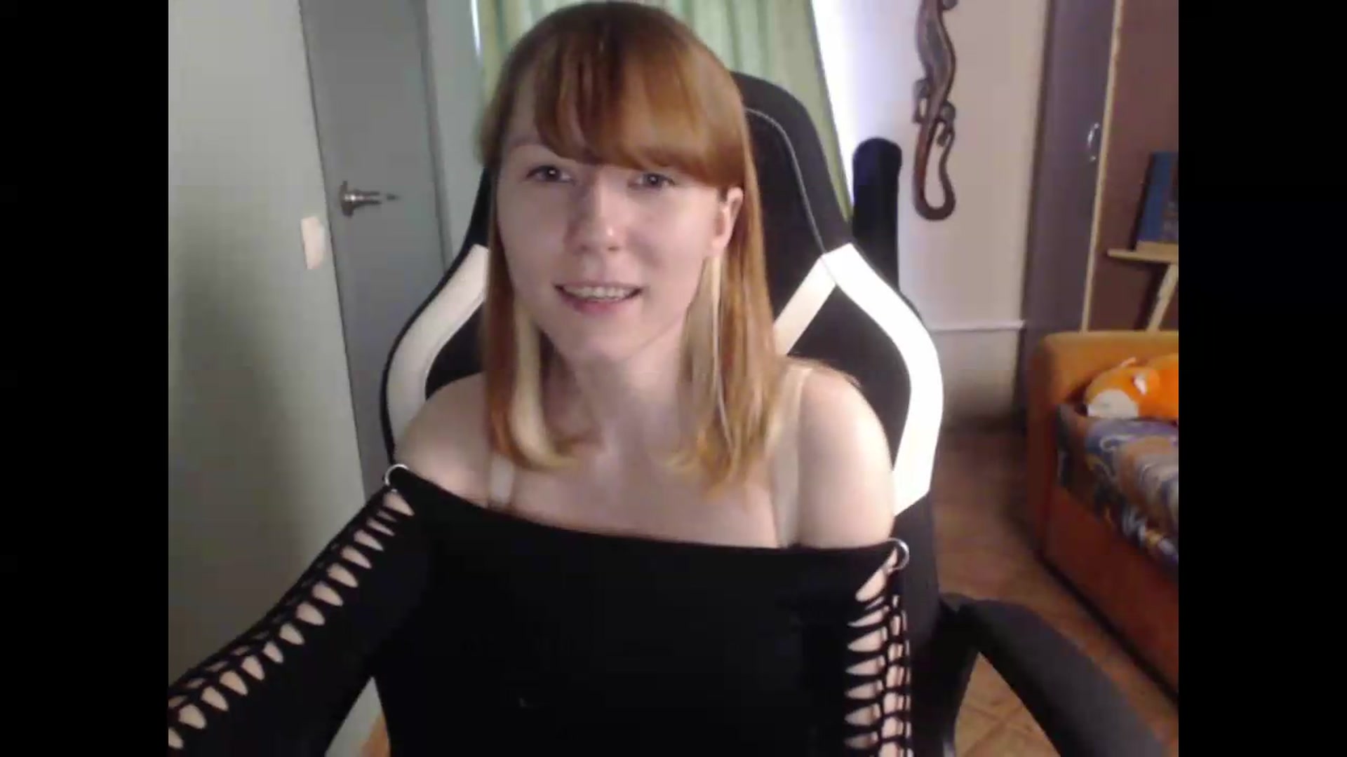 Gallery image thumbnail from NikiFoks18's myfreecams stream on, 06/05/2026, 09:04 image 2 of 20