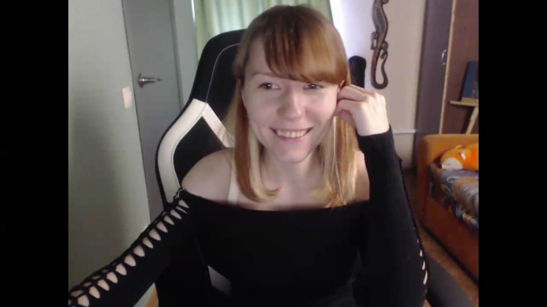 Gallery image thumbnail from NikiFoks18's myfreecams stream on, 06/05/2026, 09:04 image 7 of 20