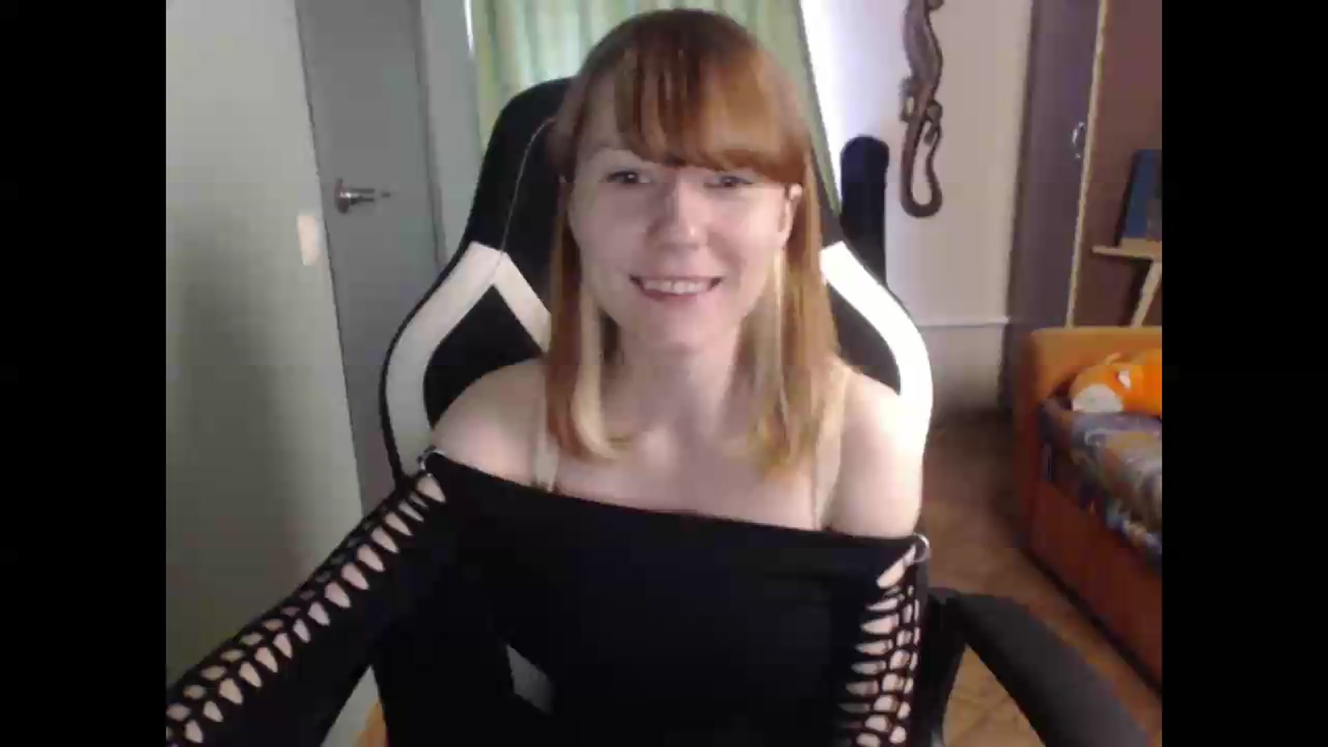 Gallery image thumbnail from NikiFoks18's myfreecams stream on, 06/05/2026, 09:04 image 1 of 20
