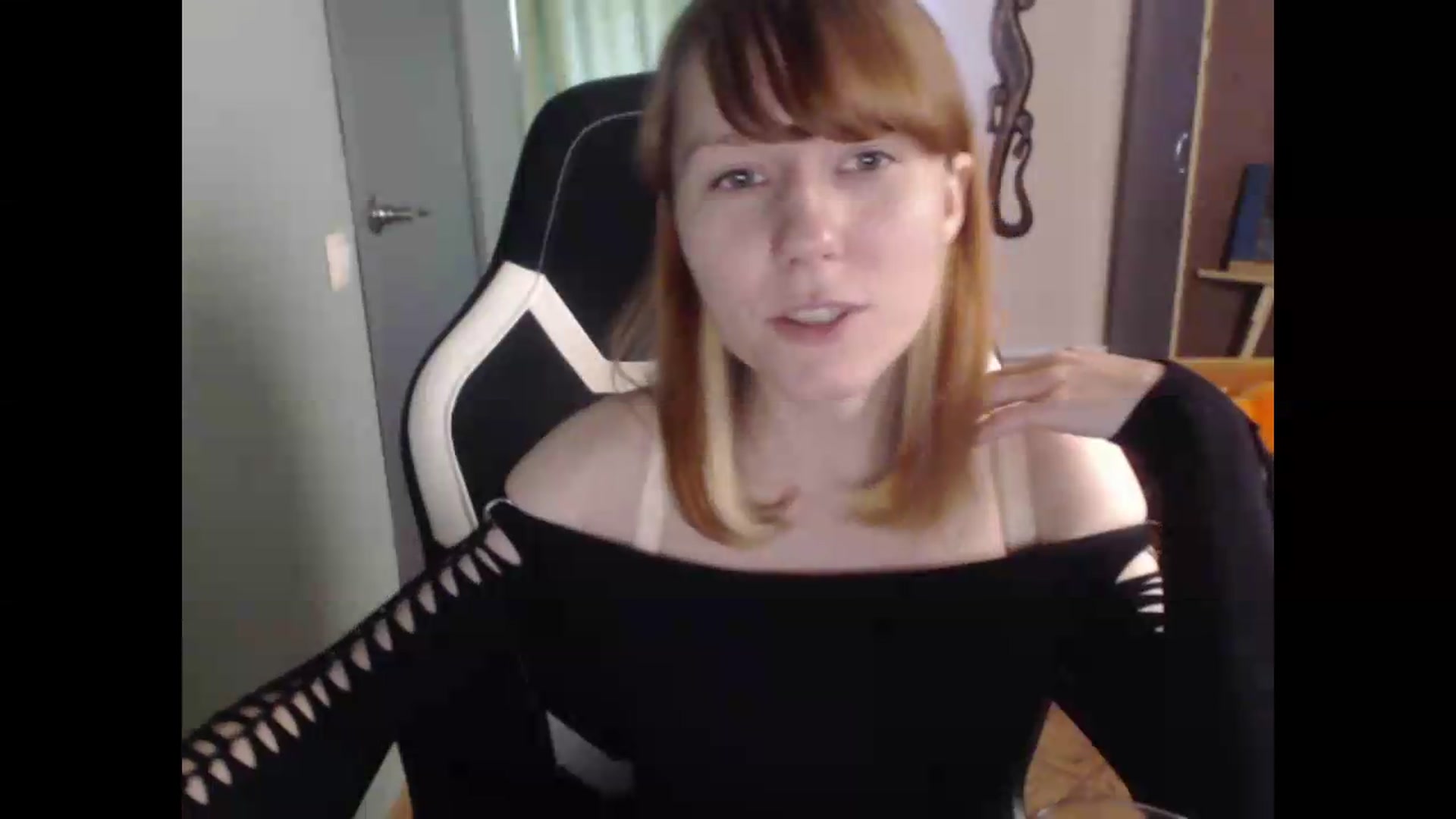 Gallery image thumbnail from NikiFoks18's myfreecams stream on, 06/05/2026, 09:04 image 18 of 20