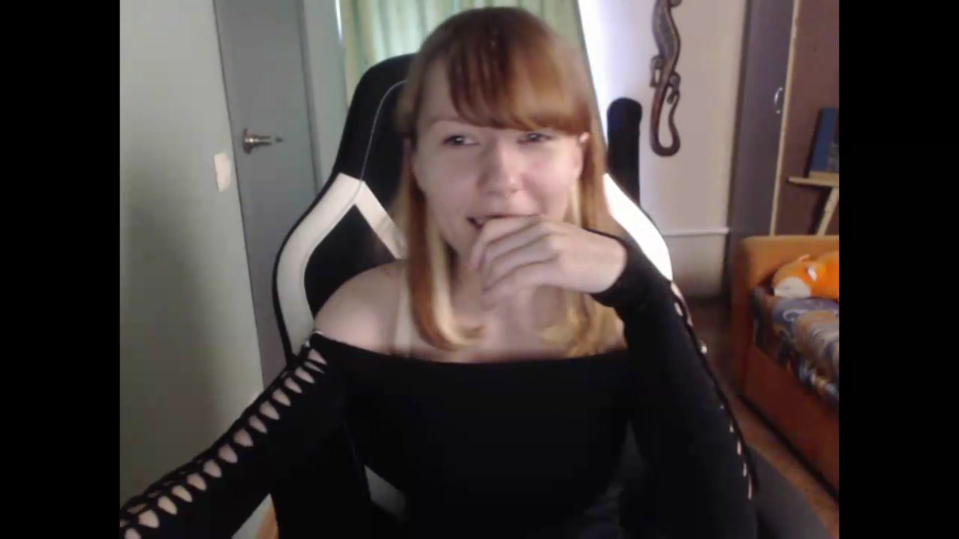 Gallery image thumbnail from NikiFoks18's myfreecams stream on, 06/05/2026, 09:04 image 8 of 20