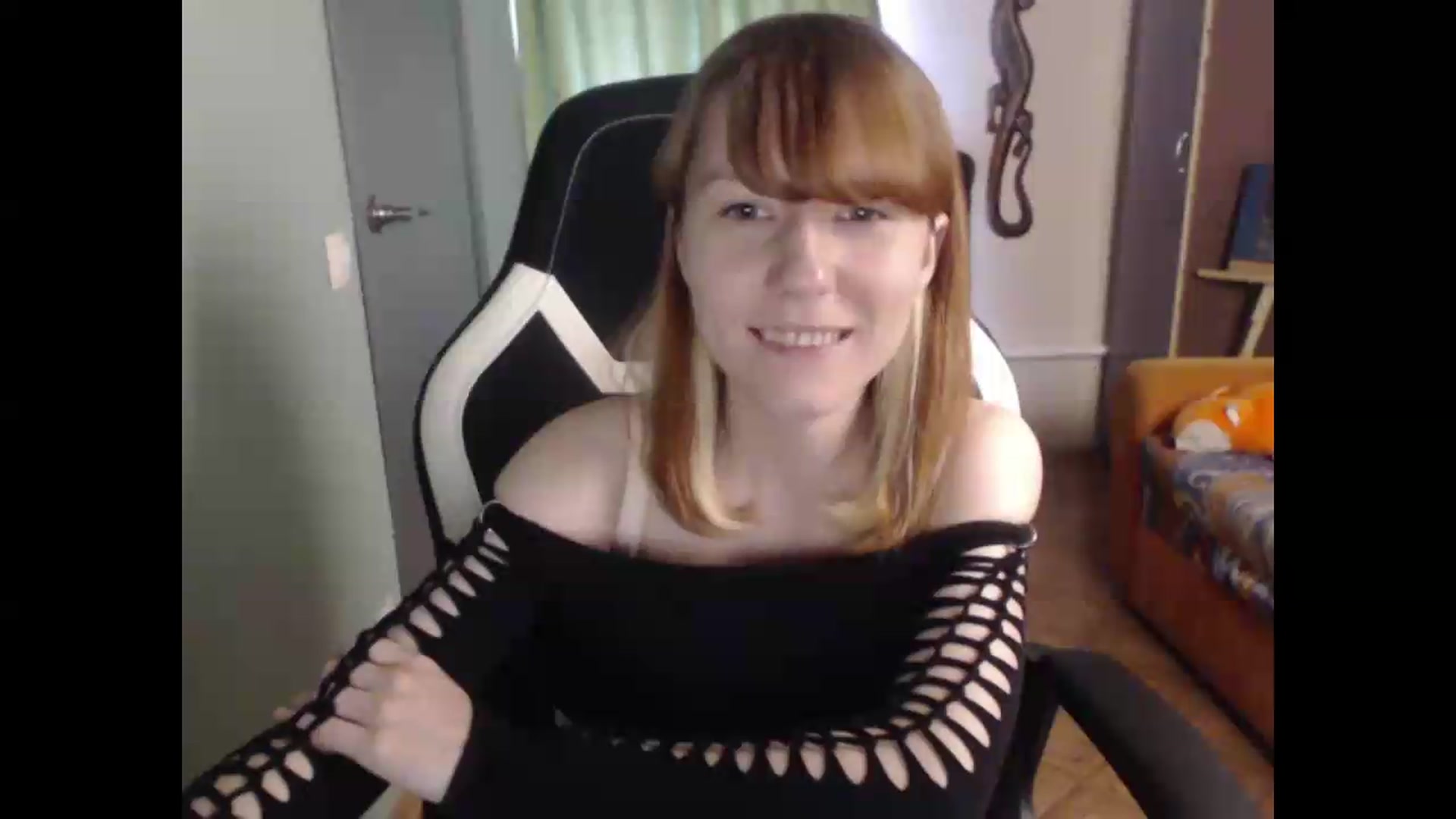Gallery image thumbnail from NikiFoks18's myfreecams stream on, 06/05/2026, 09:04 image 5 of 20