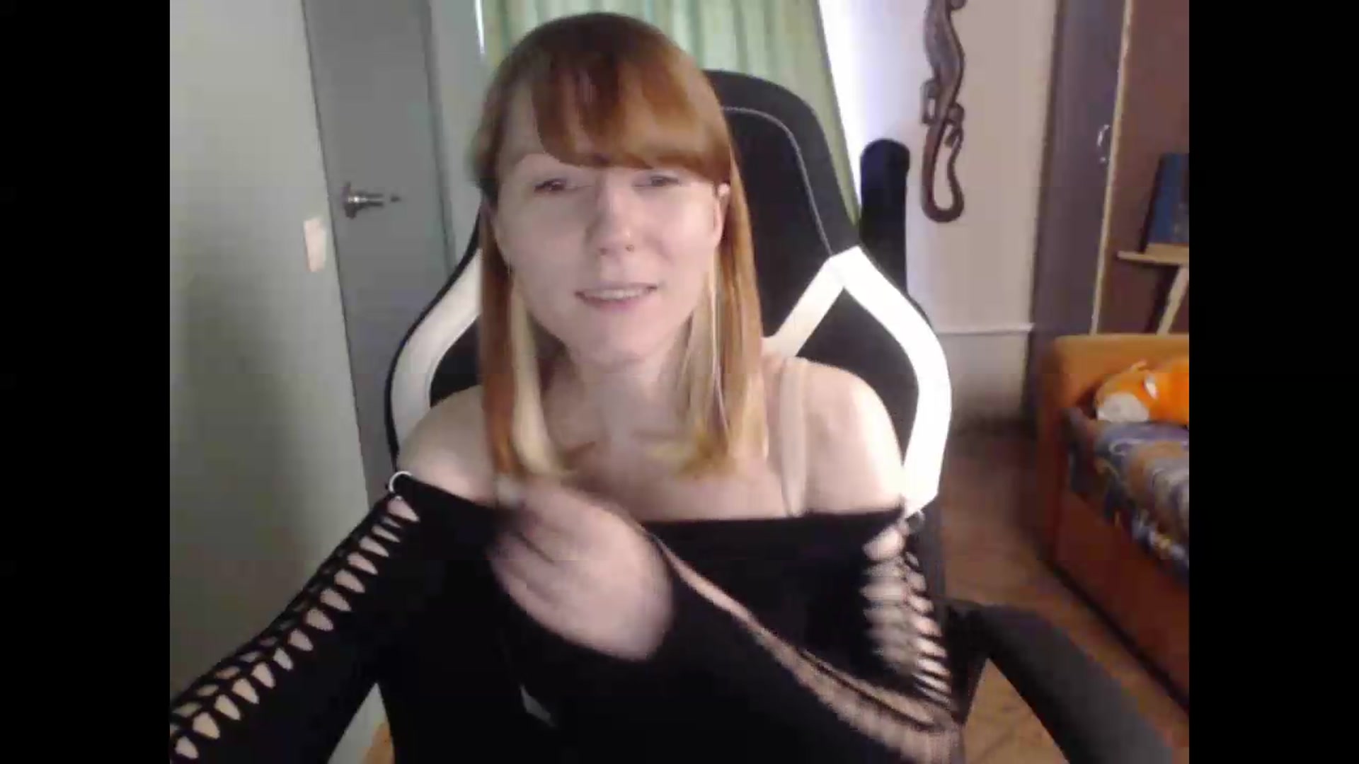 Gallery image thumbnail from NikiFoks18's myfreecams stream on, 06/05/2026, 09:04 image 3 of 20