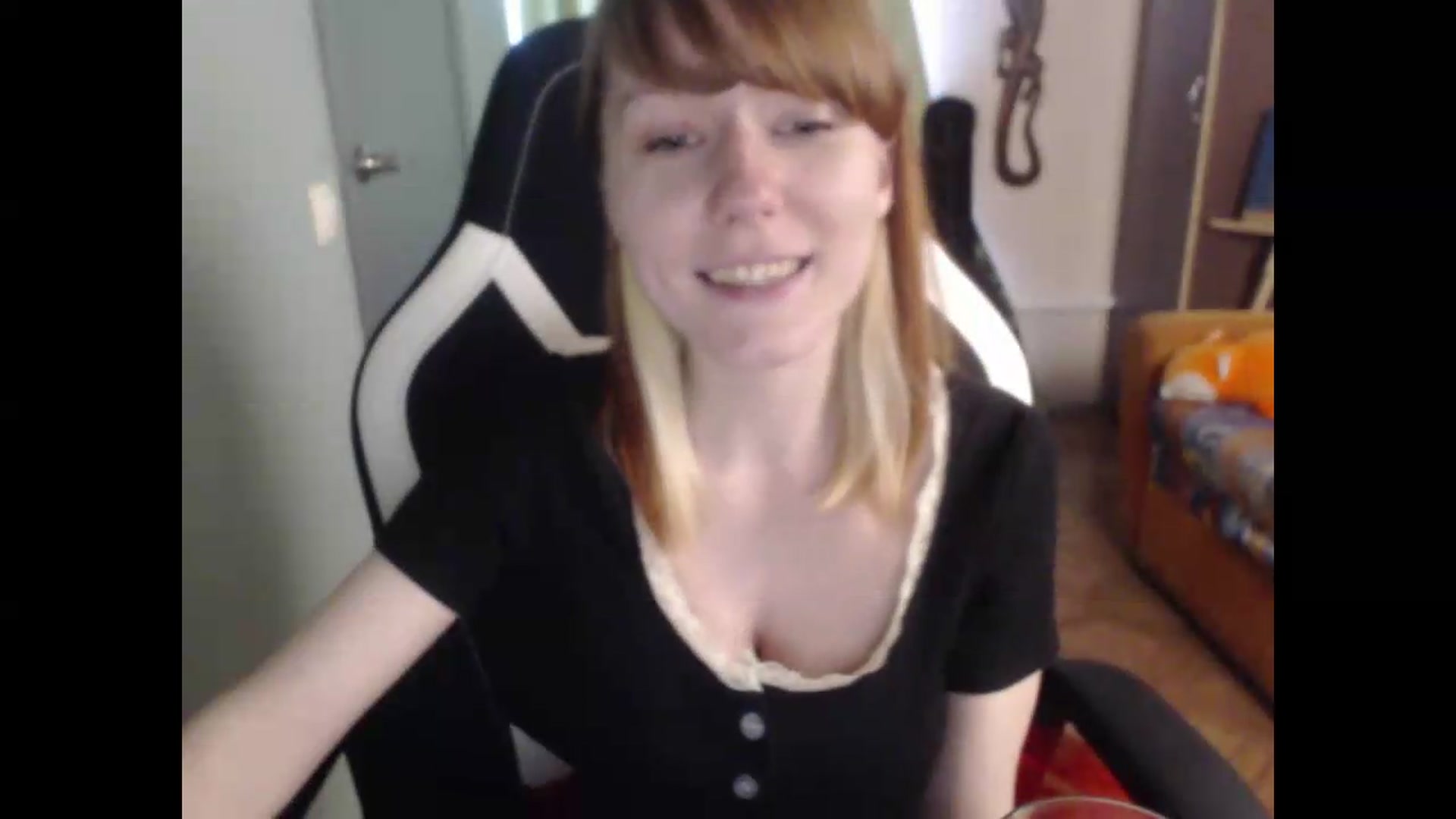 Gallery image thumbnail from NikiFoks18's myfreecams stream on, 06/07/2026, 08:53 image 4 of 20