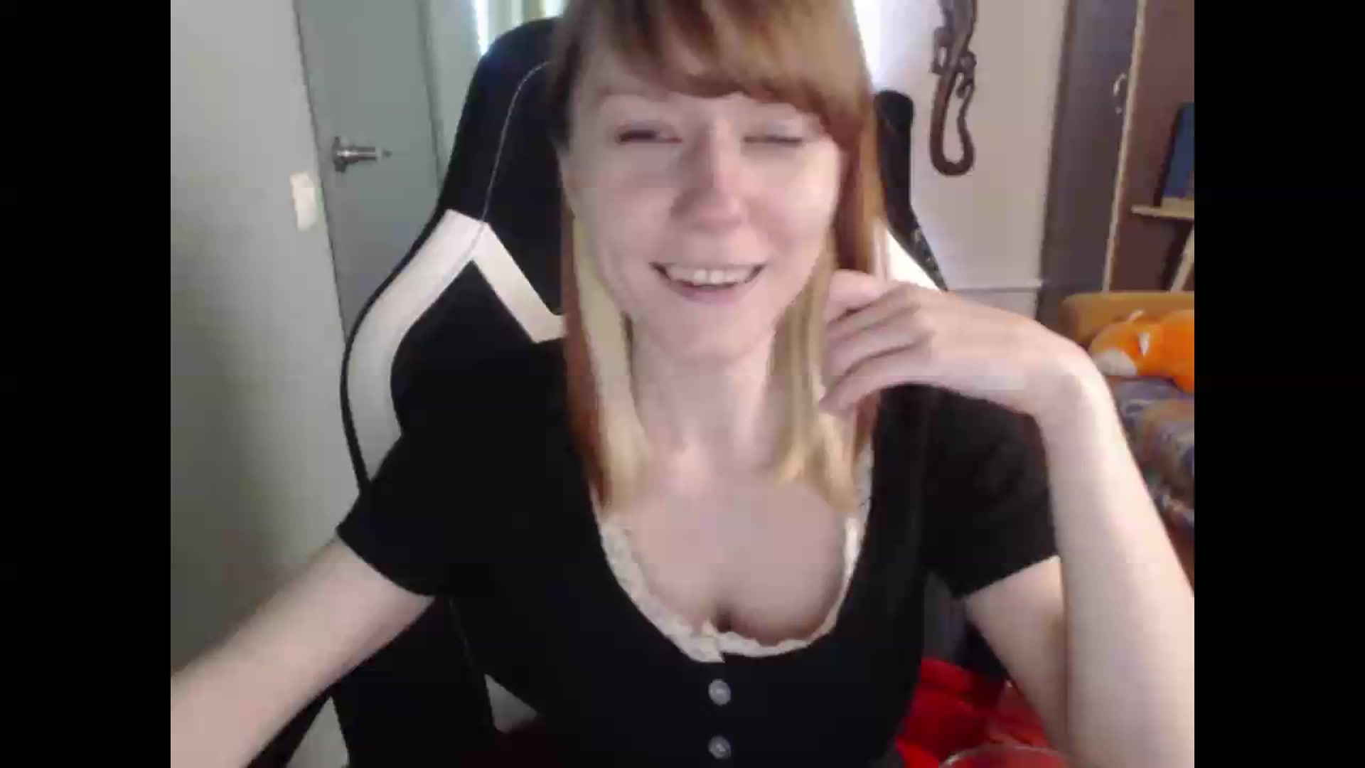 Gallery image thumbnail from NikiFoks18's myfreecams stream on, 06/07/2026, 08:53 image 3 of 20