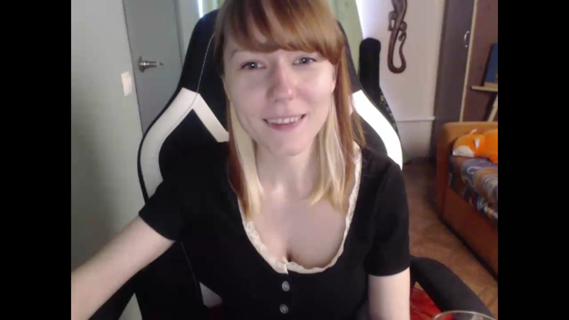 Gallery image thumbnail from NikiFoks18's myfreecams stream on, 06/07/2026, 08:53 image 5 of 20