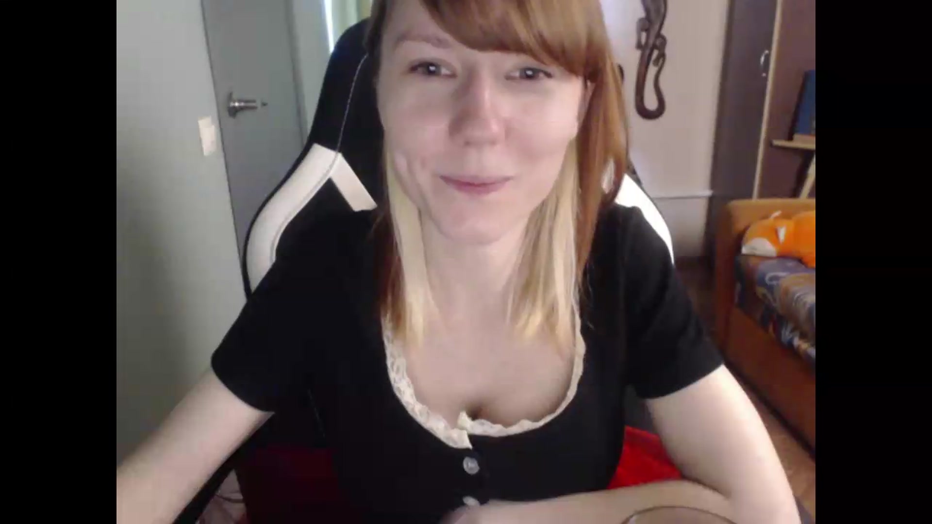 Gallery image thumbnail from NikiFoks18's myfreecams stream on, 06/07/2026, 08:53 image 14 of 20