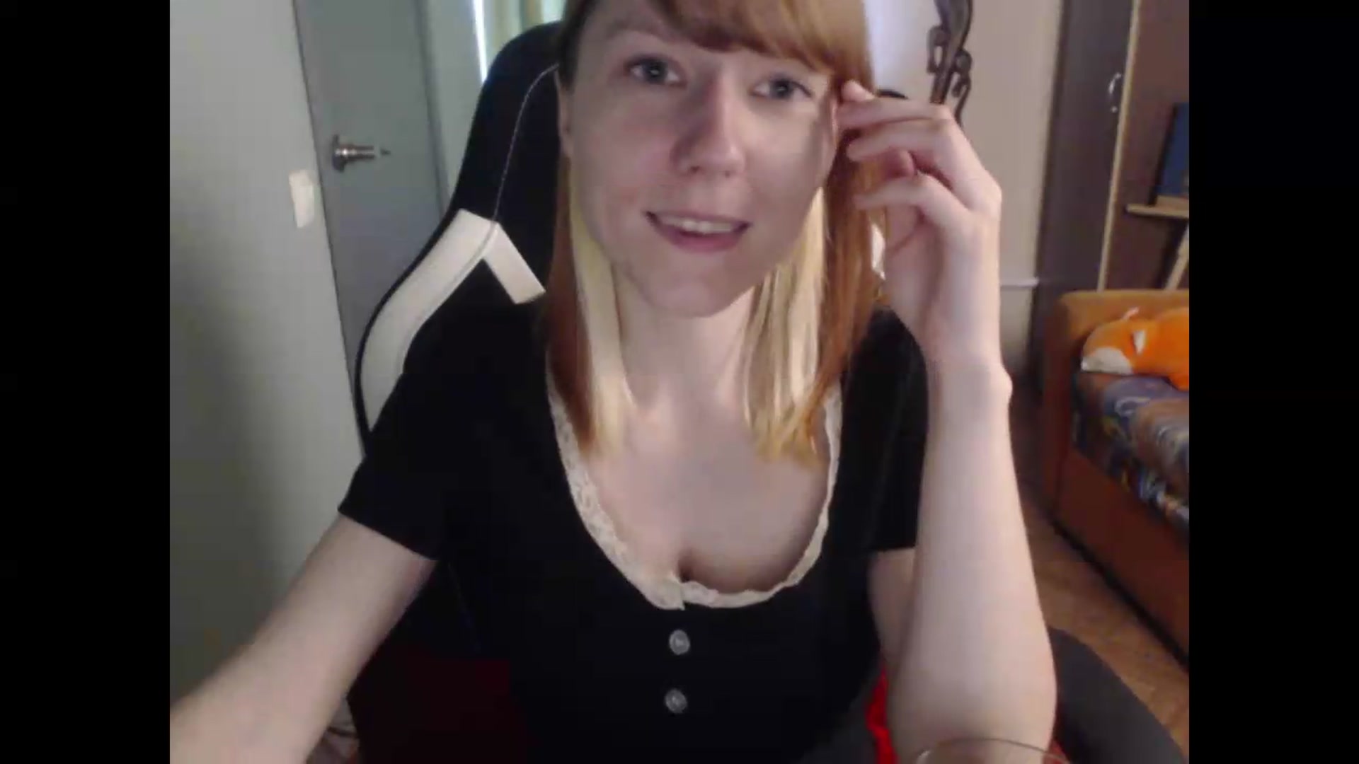 Gallery image thumbnail from NikiFoks18's myfreecams stream on, 06/07/2026, 08:53 image 15 of 20